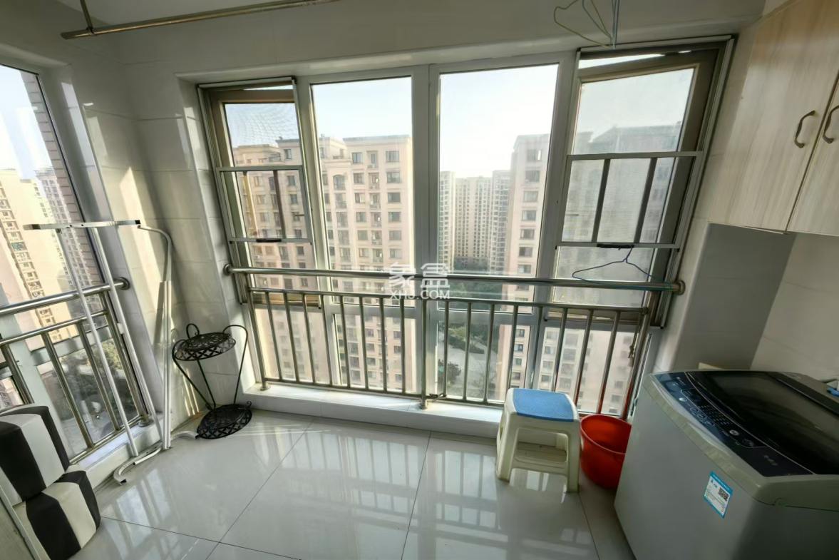 丽发新城  1室0厅0卫    1800.0元/月 丽发新城  1室0厅0卫    1800.0元/月室内图