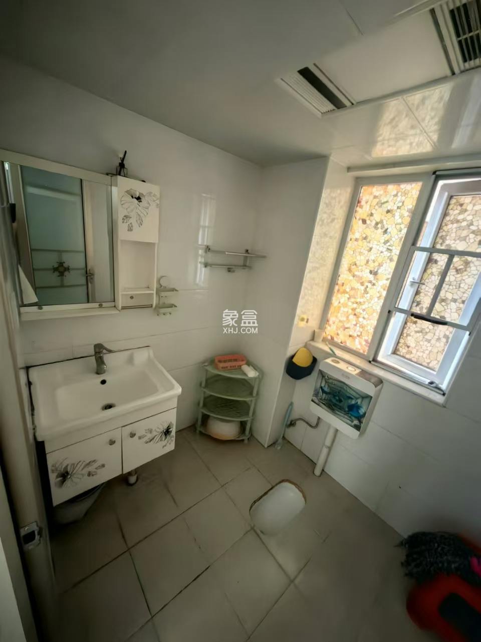 丽发新城  1室0厅0卫    1800.0元/月 丽发新城  1室0厅0卫    1800.0元/月室内图