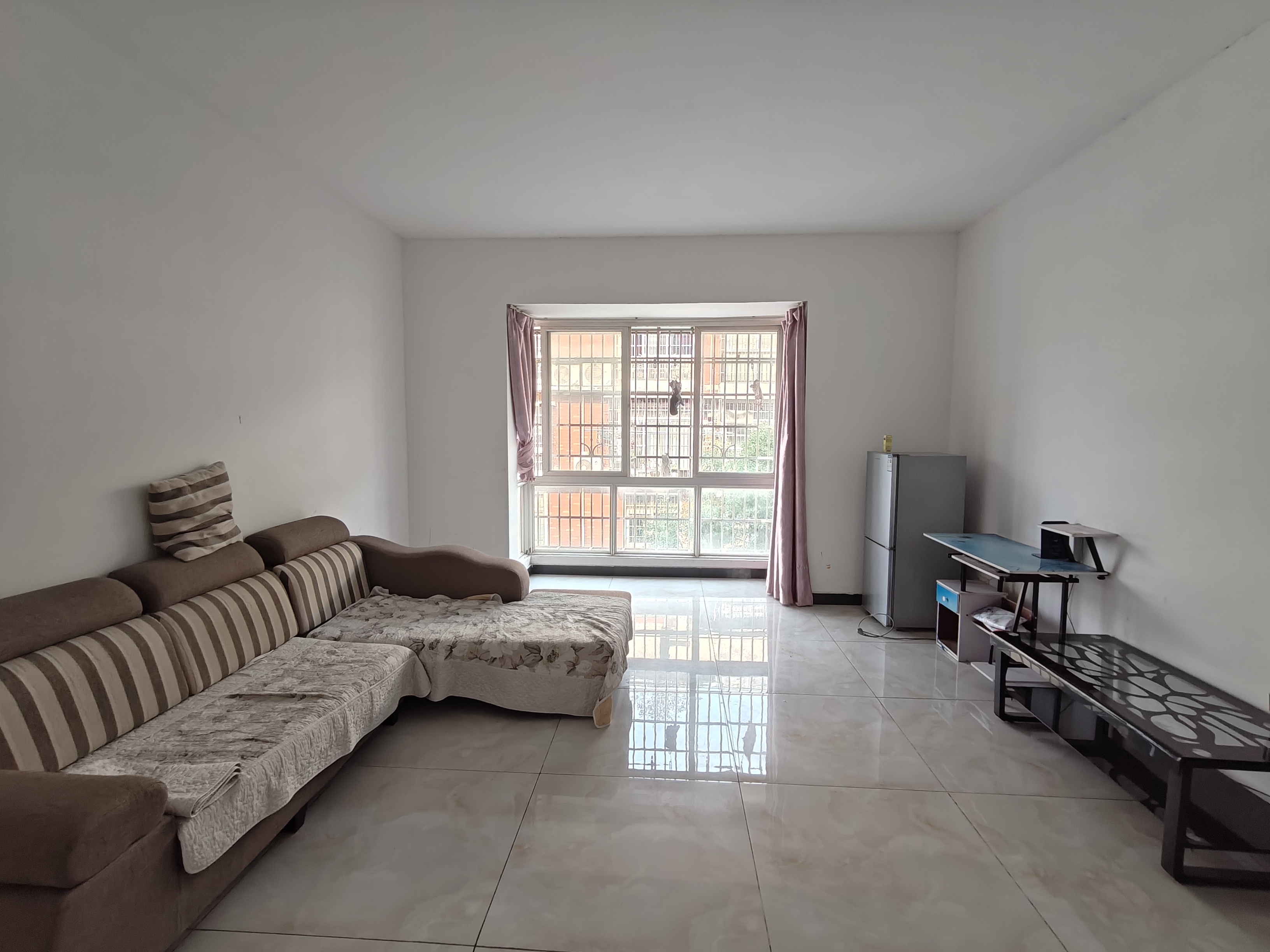 金鹰机电大市场 2室1厅1卫 1100.0元/月 金鹰机电大市场 2室1厅1卫 1100.0元/月室内图