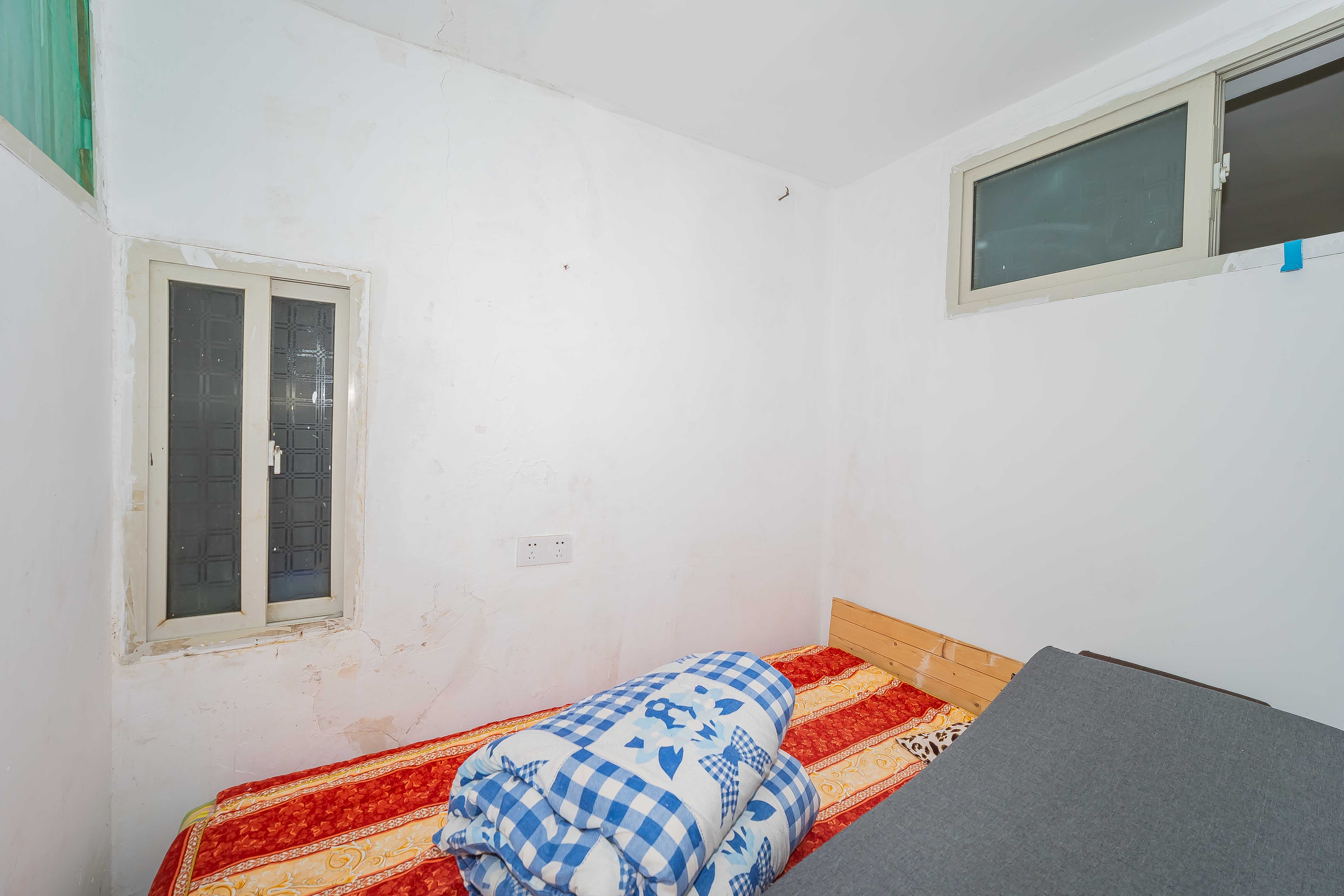 石子冲巷 1室1厅1卫 25.5万 石子冲巷 1室1厅1卫 25.5万卧室