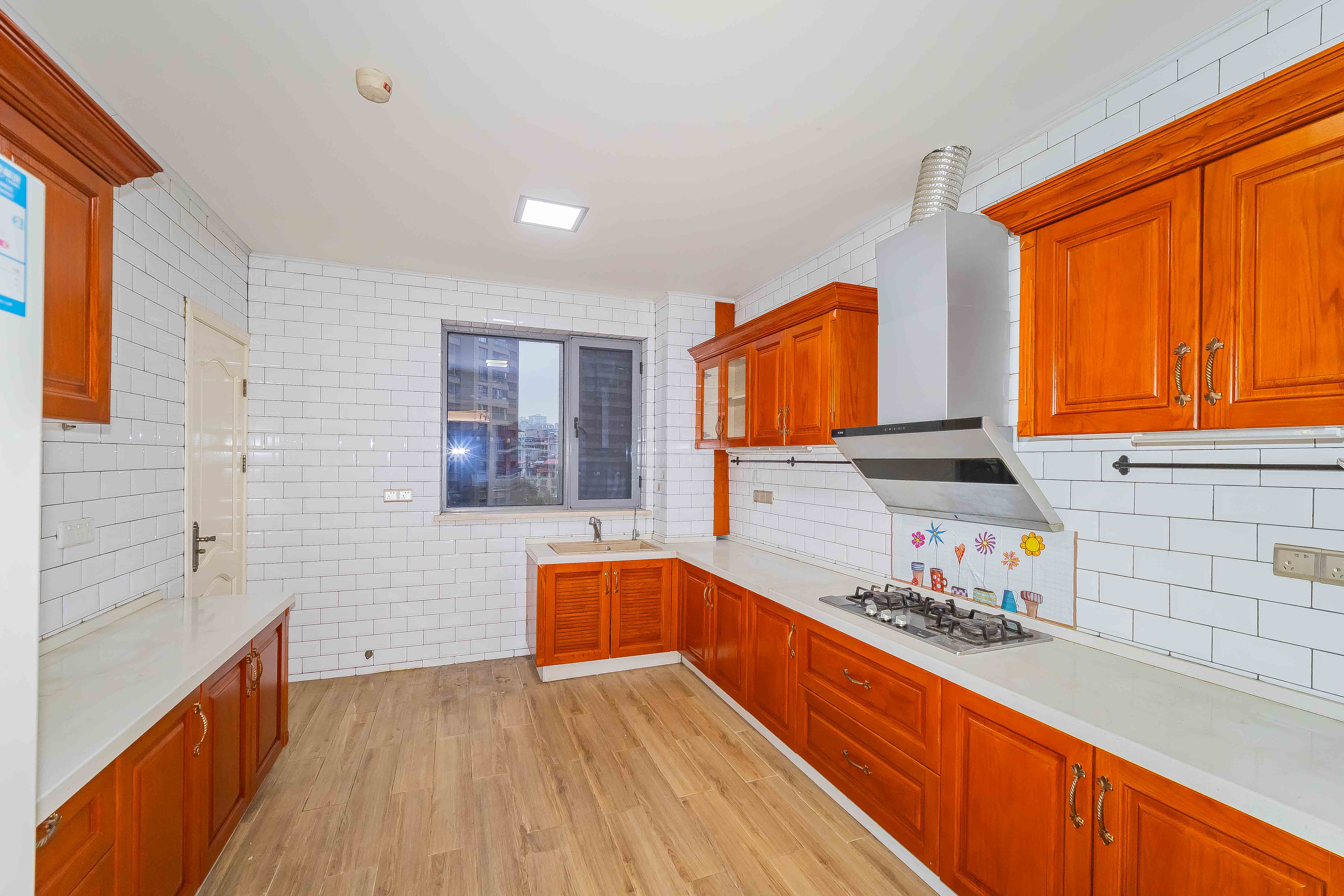 保利国际广场  4室2厅3卫    736.0万 保利国际广场  4室2厅3卫    736.0万厨房