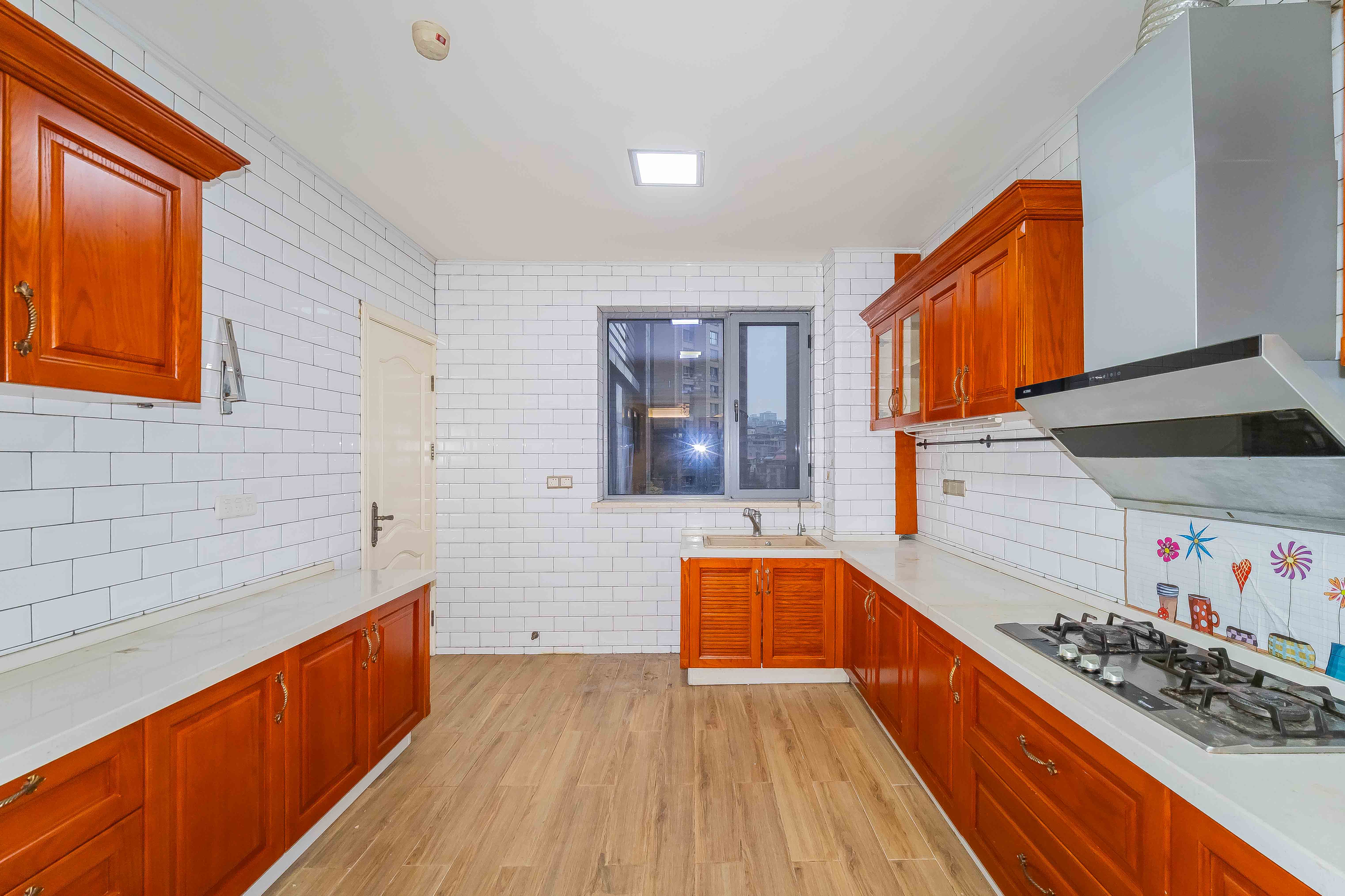 保利国际广场  4室2厅3卫    736.0万 保利国际广场  4室2厅3卫    736.0万厨房