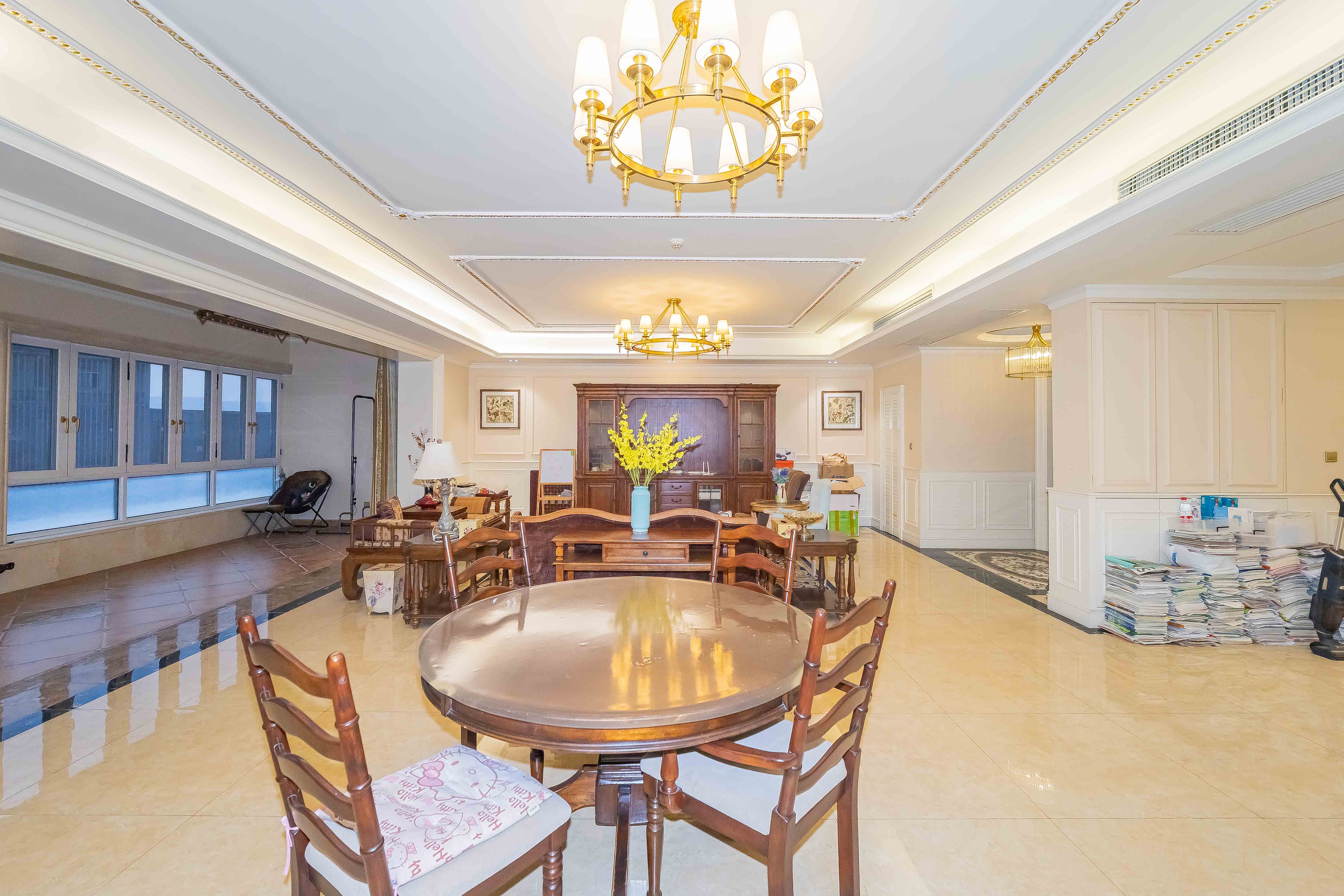 保利国际广场  4室2厅3卫    736.0万 保利国际广场  4室2厅3卫    736.0万客厅