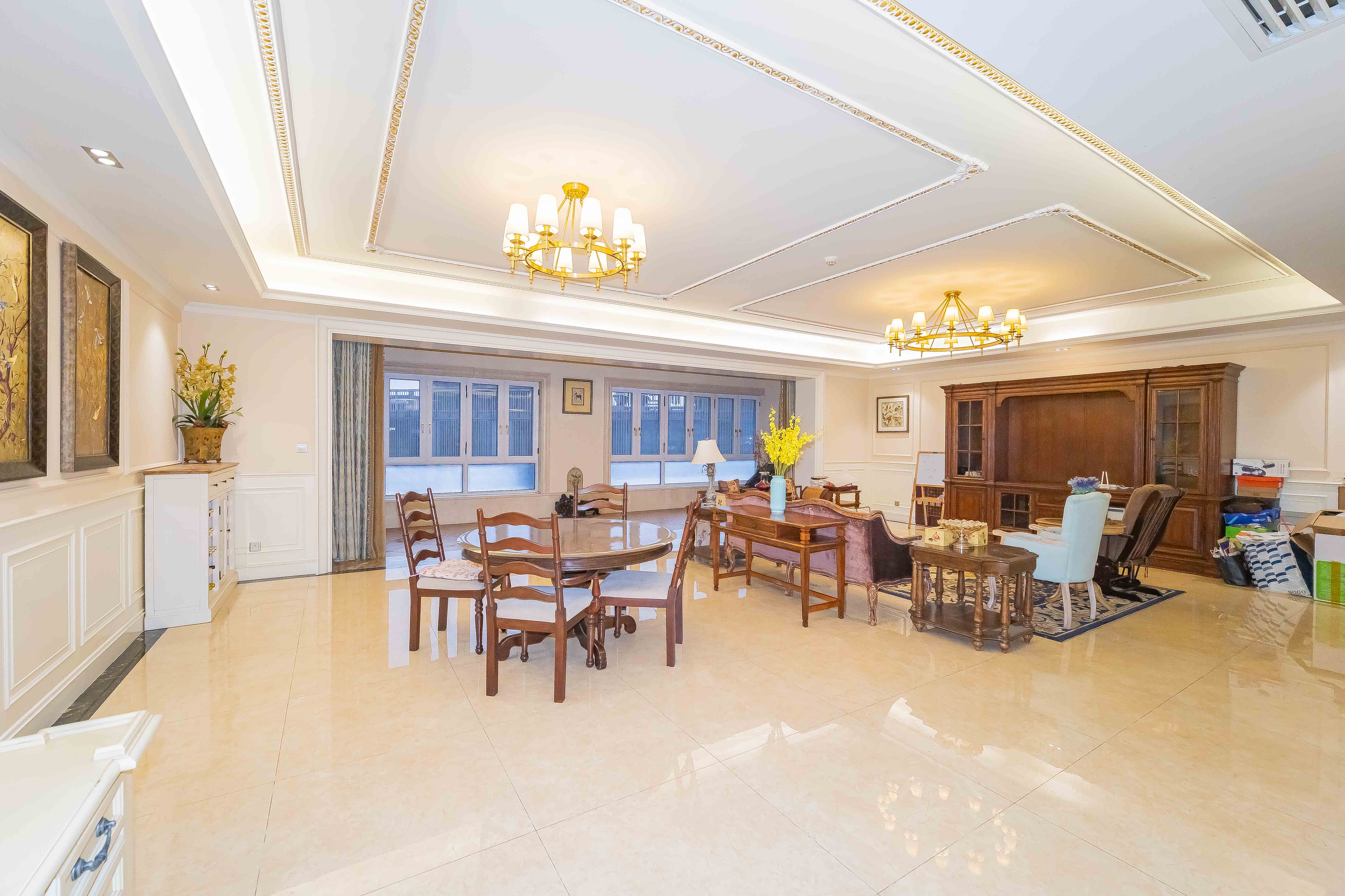 保利国际广场  4室2厅3卫    736.0万 保利国际广场  4室2厅3卫    736.0万客厅