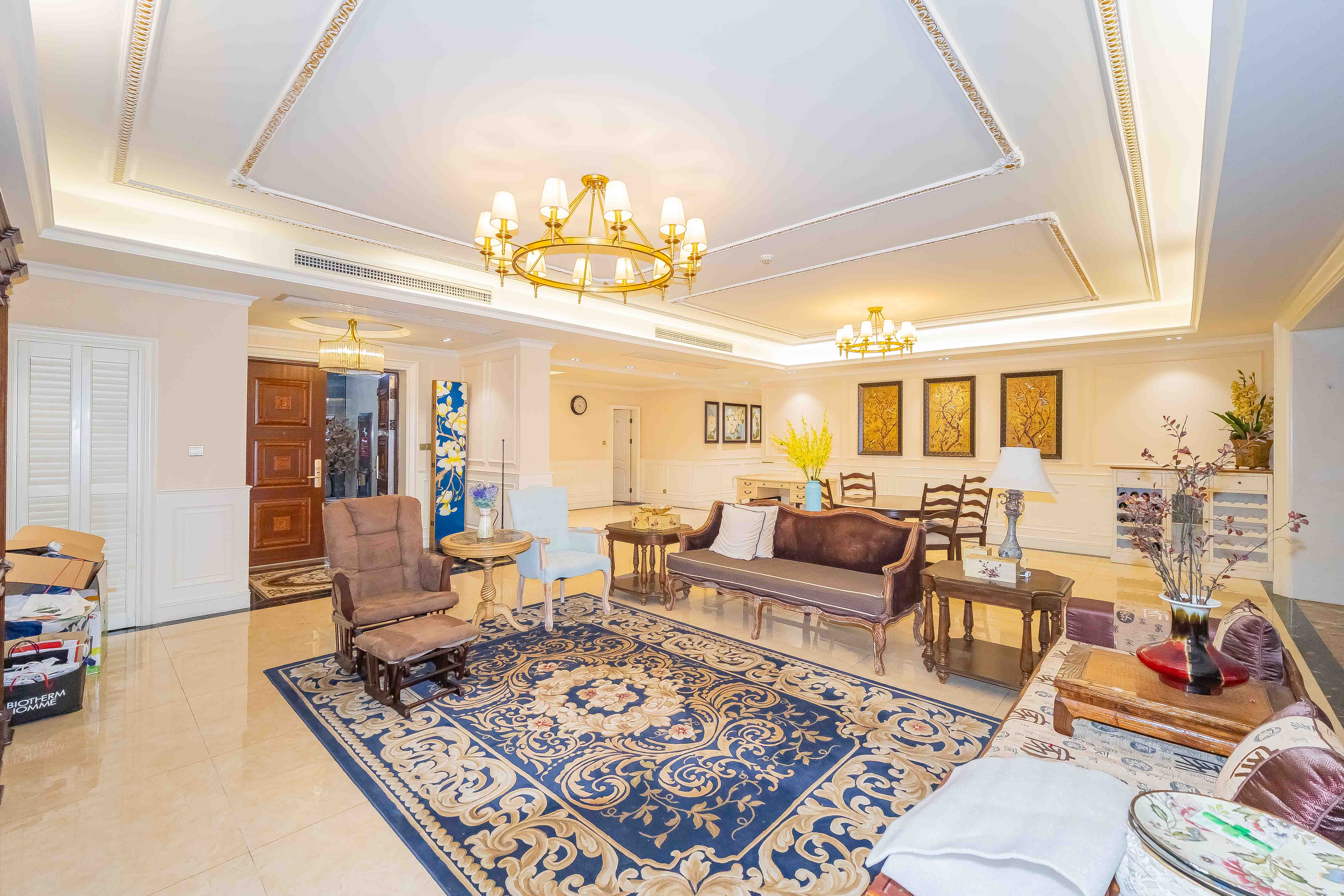 保利国际广场  4室2厅3卫    736.0万 保利国际广场  4室2厅3卫    736.0万客厅