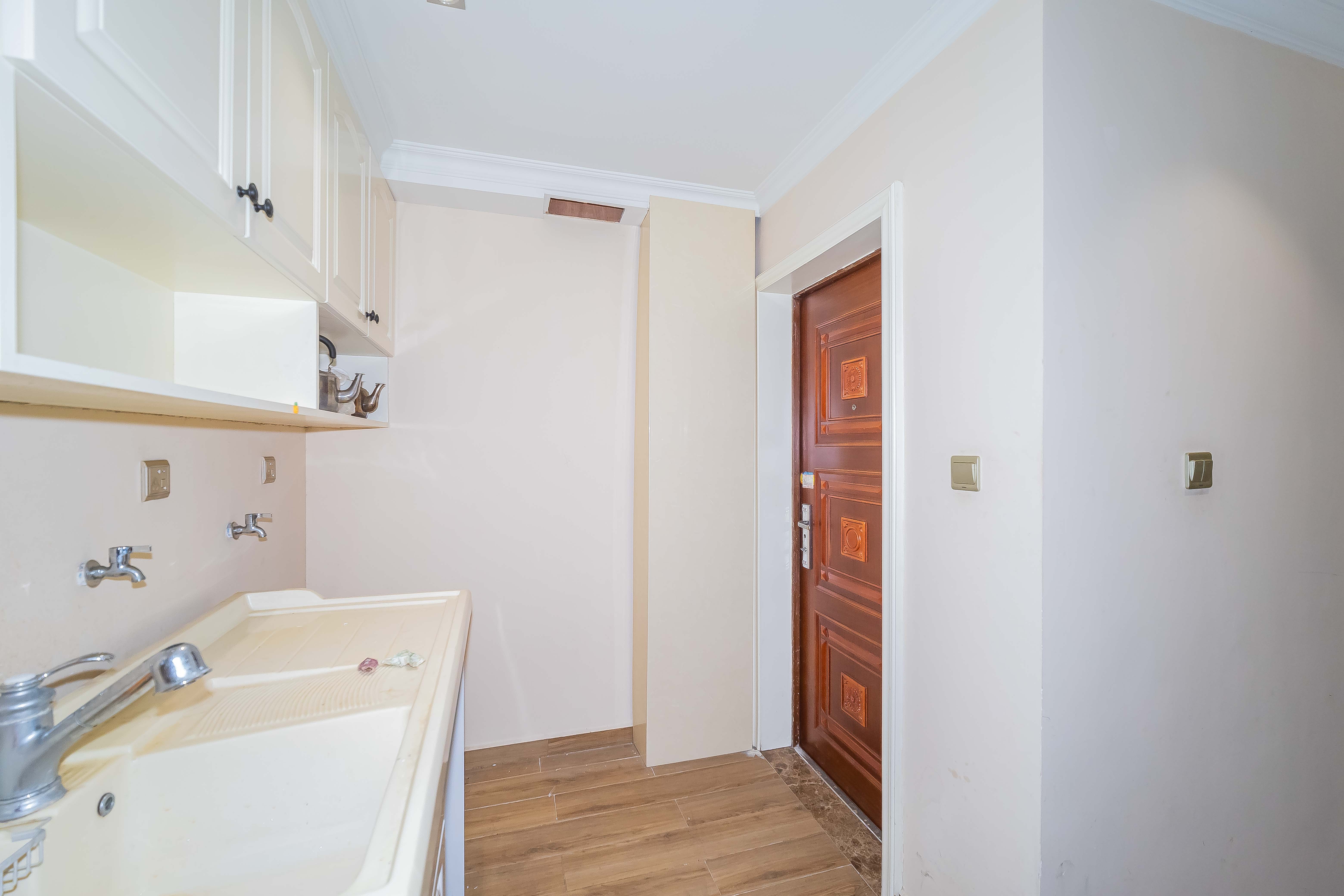 保利国际广场  4室2厅3卫    736.0万 保利国际广场  4室2厅3卫    736.0万其他