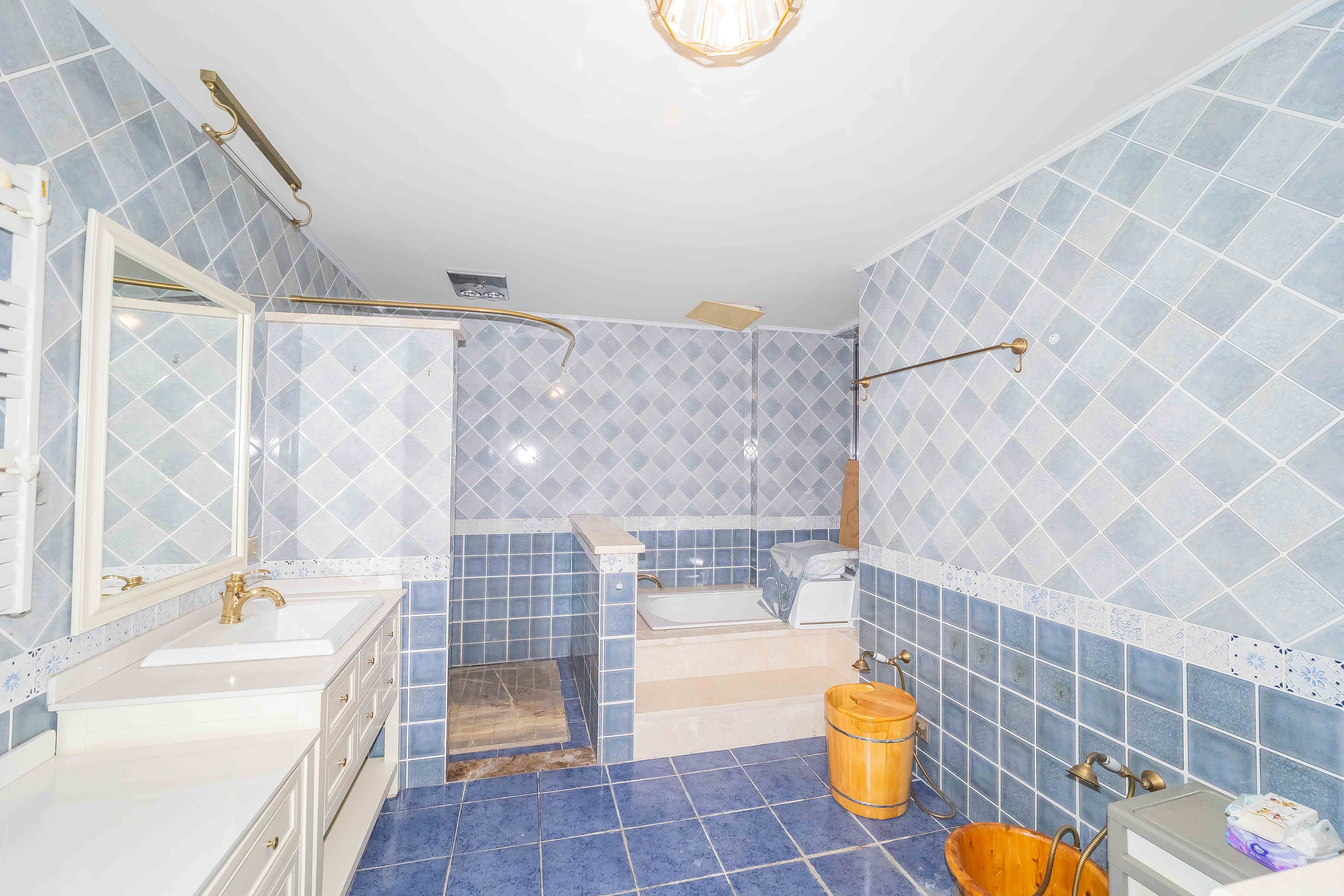 保利国际广场  4室2厅3卫    736.0万 保利国际广场  4室2厅3卫    736.0万卫生间