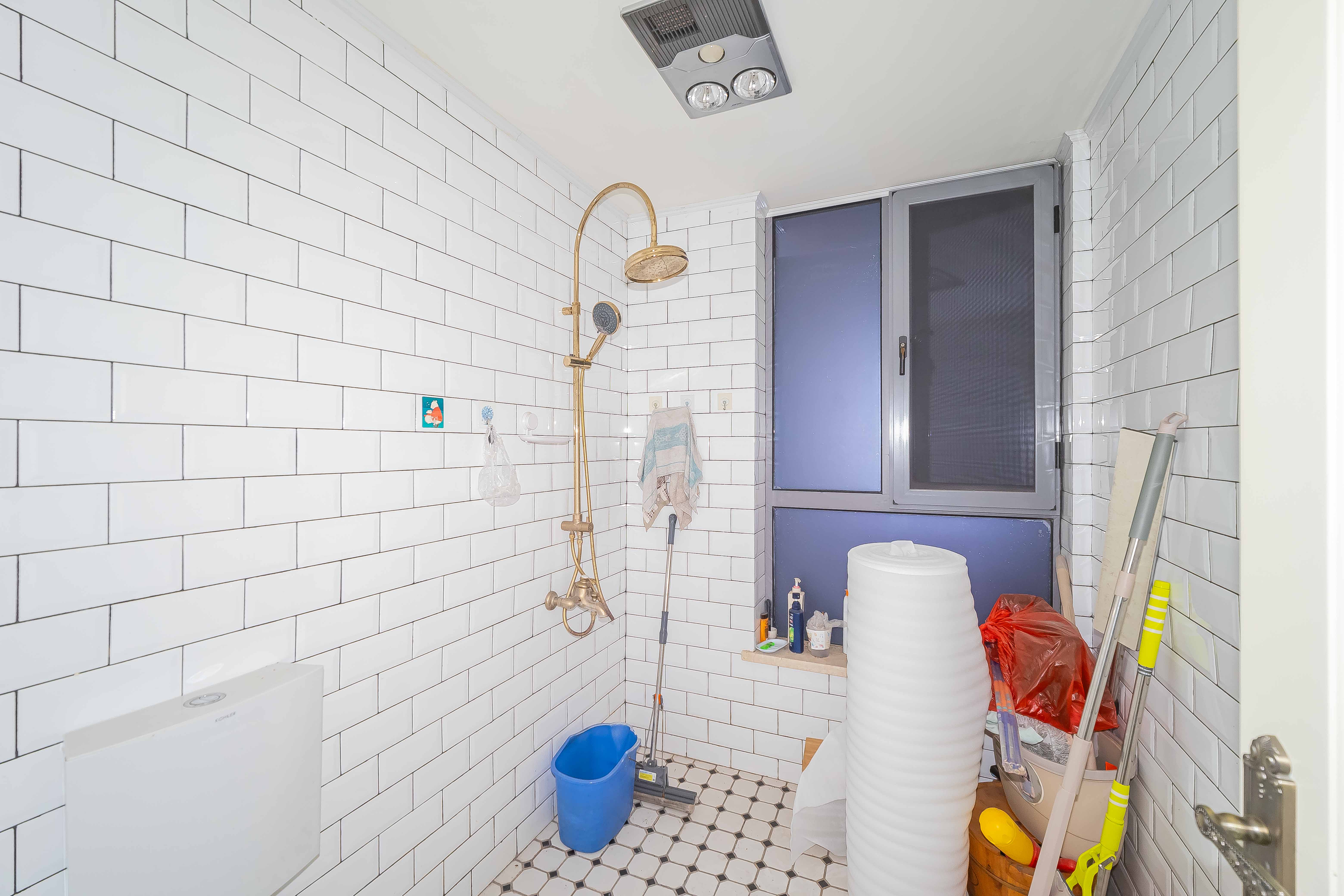 保利国际广场  4室2厅3卫    736.0万 保利国际广场  4室2厅3卫    736.0万卫生间