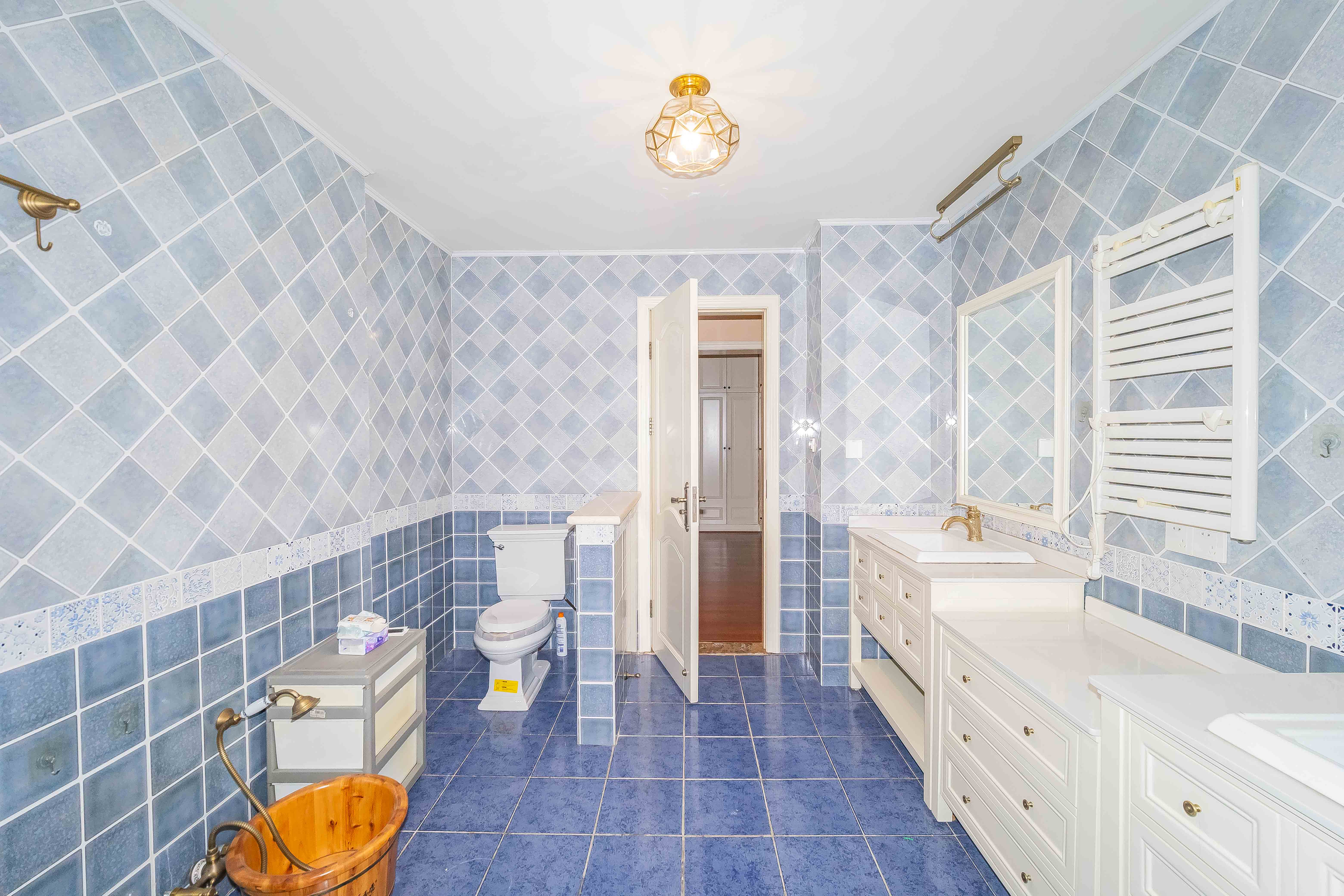 保利国际广场  4室2厅3卫    736.0万 保利国际广场  4室2厅3卫    736.0万卫生间