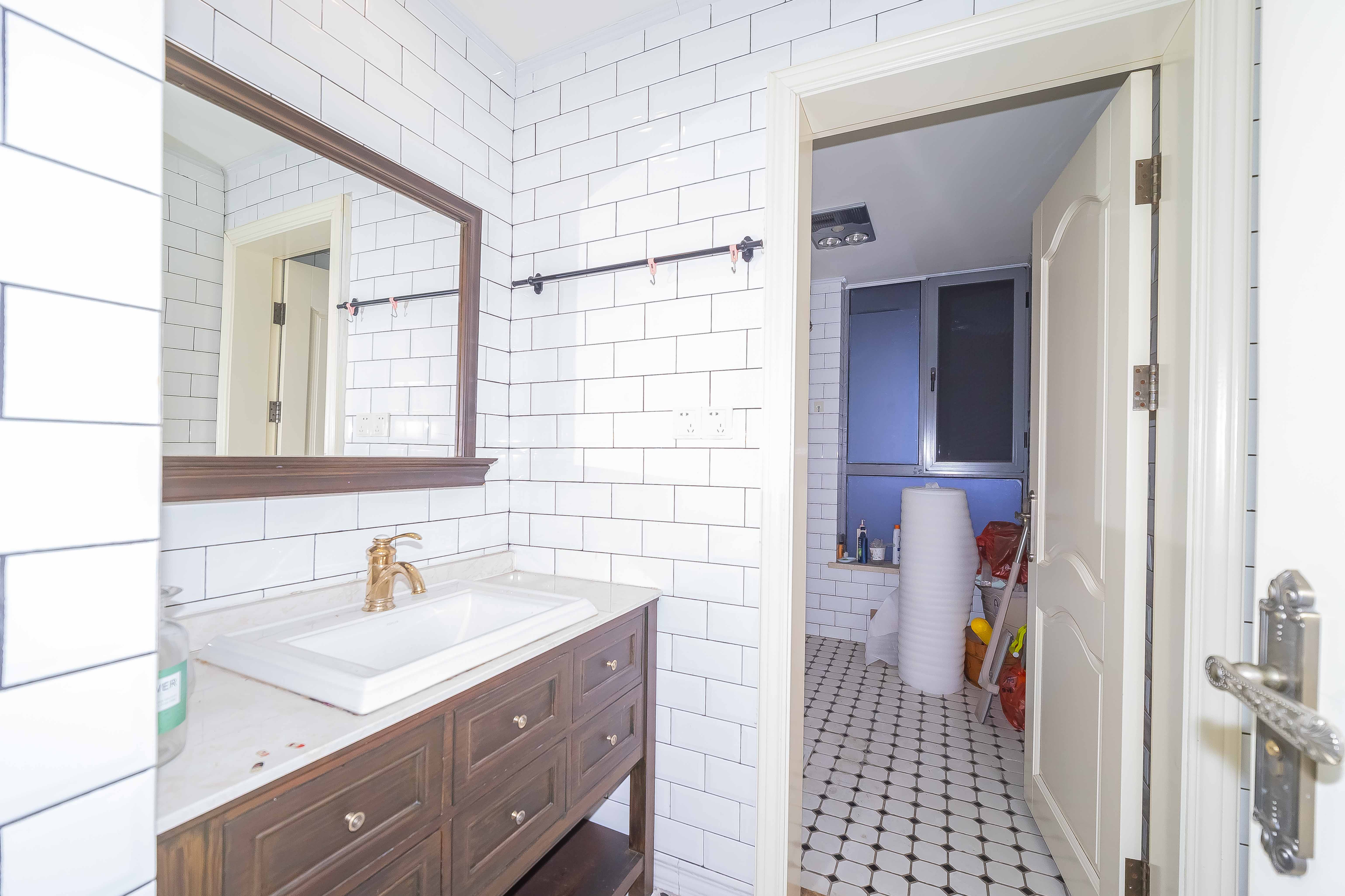 保利国际广场  4室2厅3卫    736.0万 保利国际广场  4室2厅3卫    736.0万卫生间