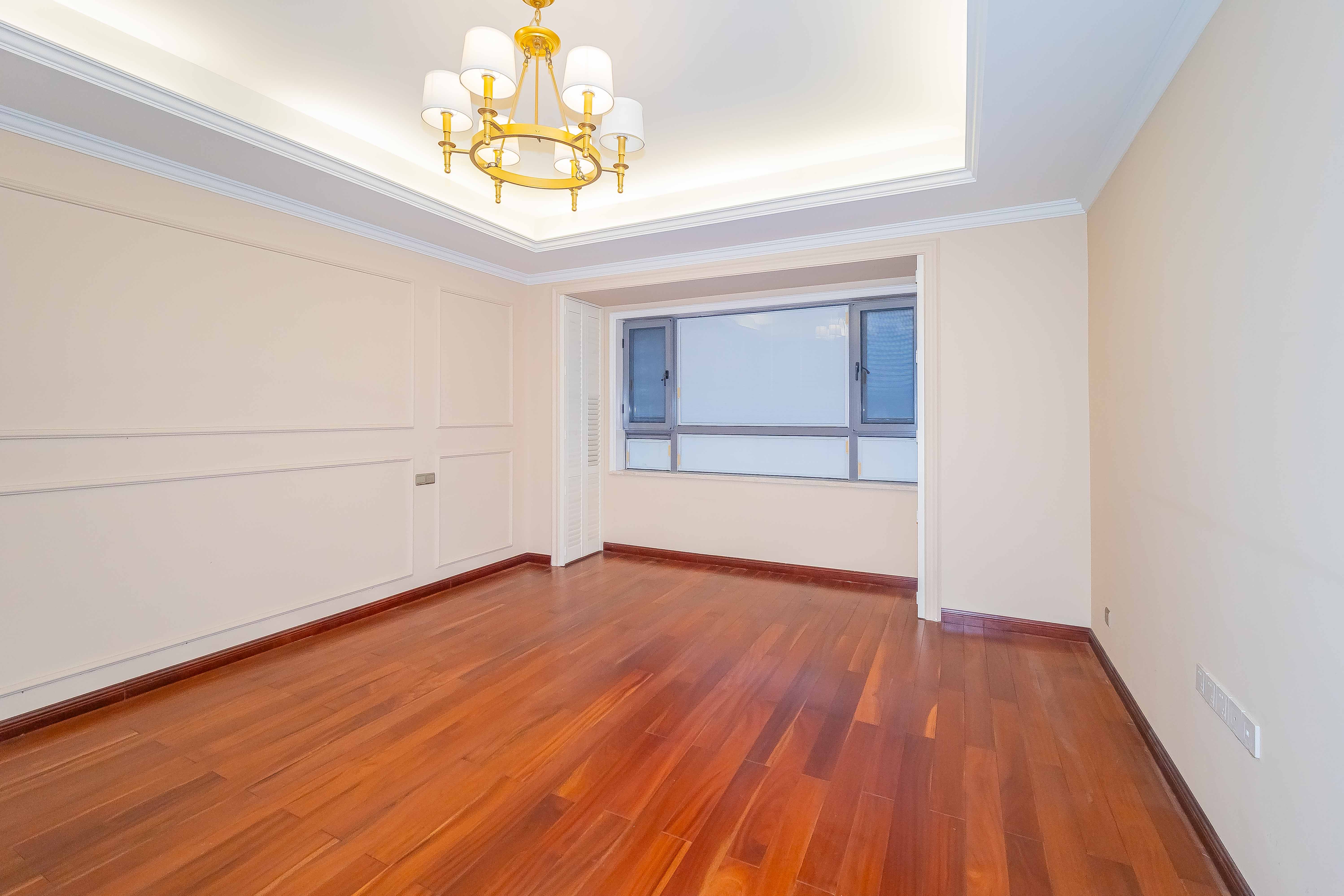 保利国际广场  4室2厅3卫    736.0万 保利国际广场  4室2厅3卫    736.0万卧室