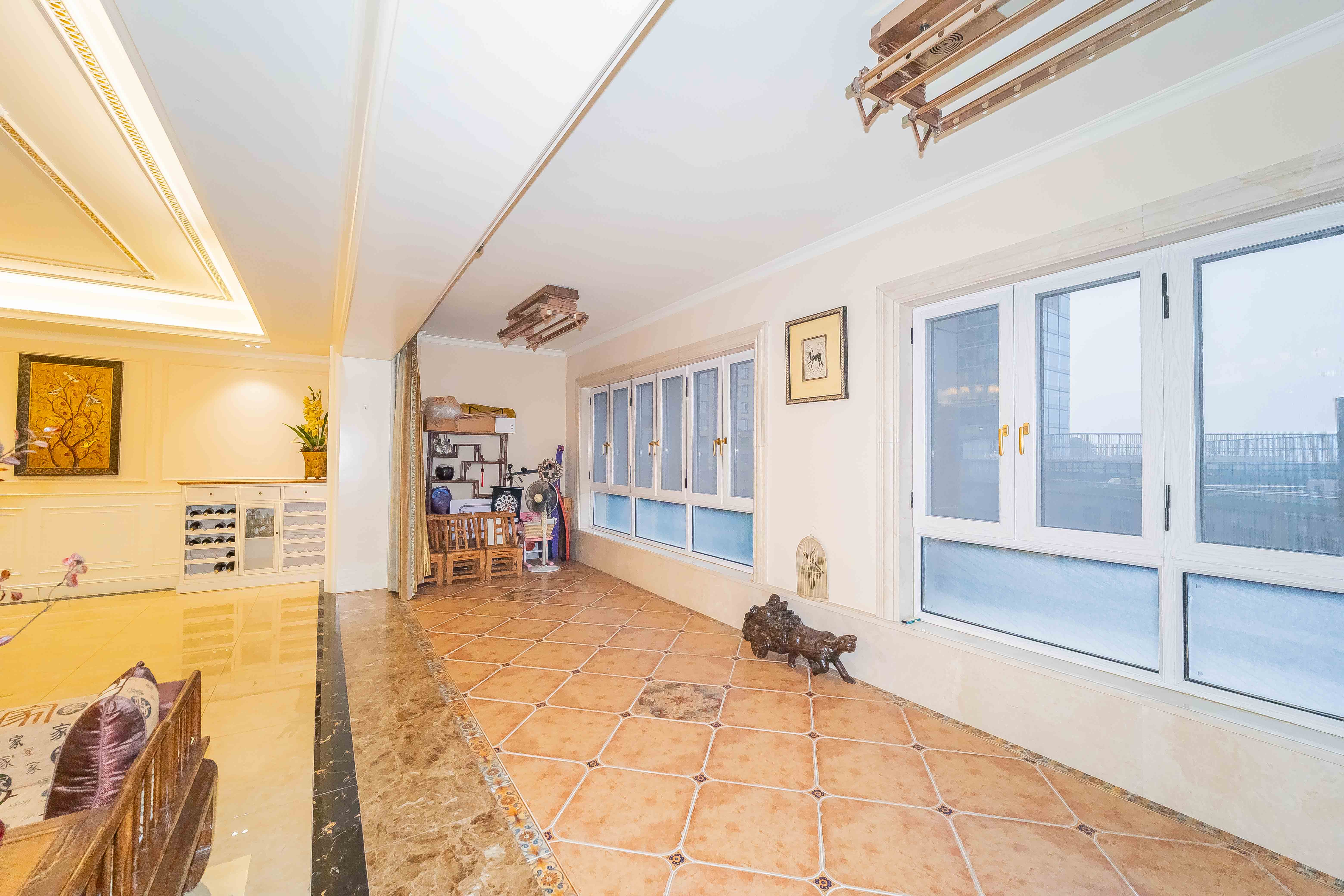 保利国际广场  4室2厅3卫    736.0万 保利国际广场  4室2厅3卫    736.0万阳台