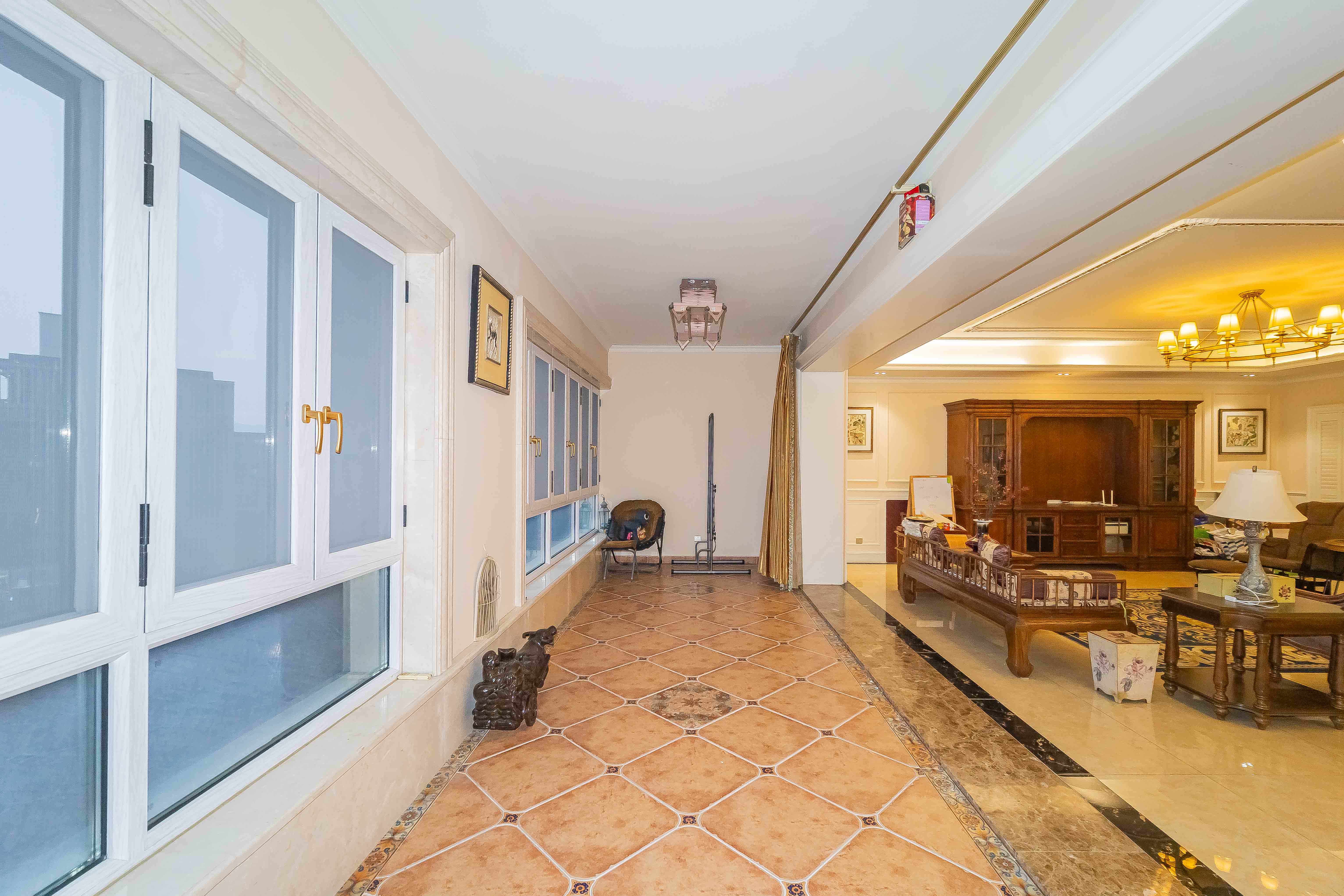 保利国际广场  4室2厅3卫    736.0万 保利国际广场  4室2厅3卫    736.0万阳台