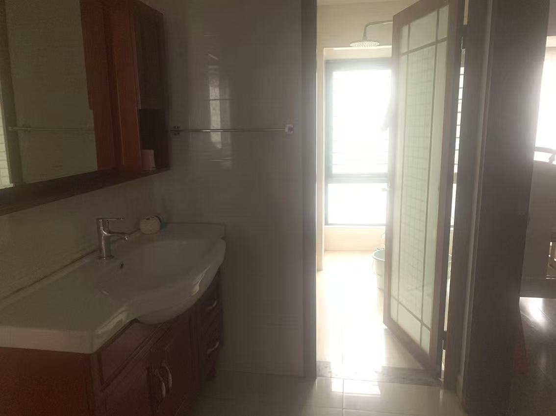 归心苑 3室2厅2卫 3200.0元/月 归心苑 3室2厅2卫 3200.0元/月室内图