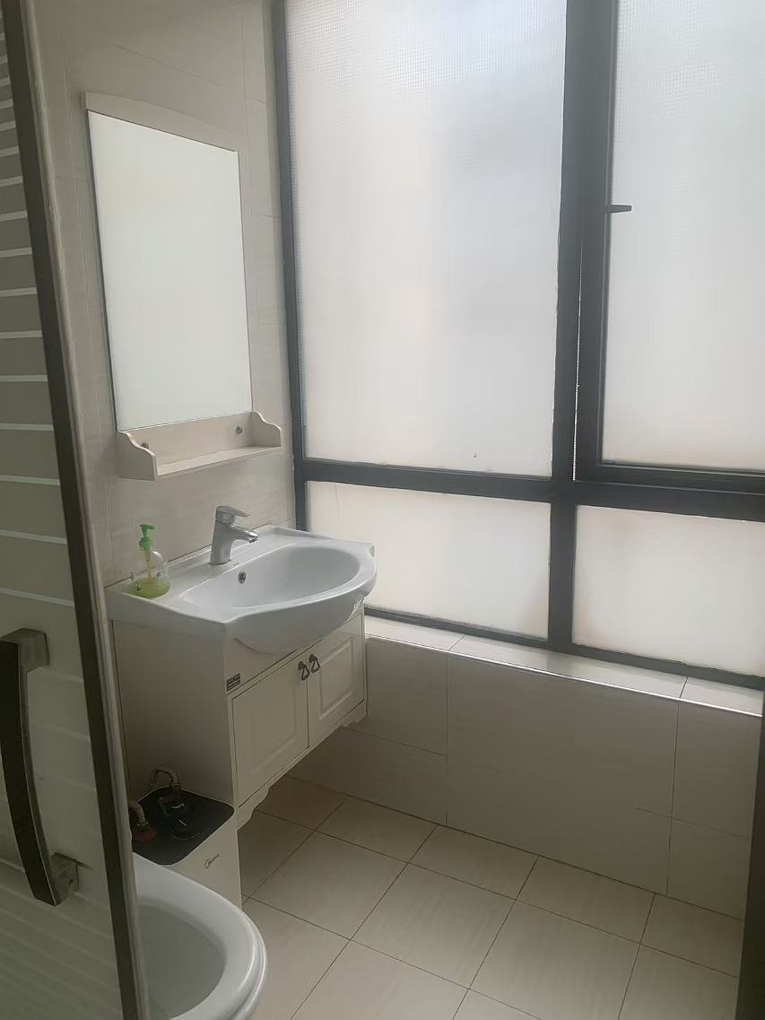 归心苑 3室2厅2卫 3200.0元/月 归心苑 3室2厅2卫 3200.0元/月室内图