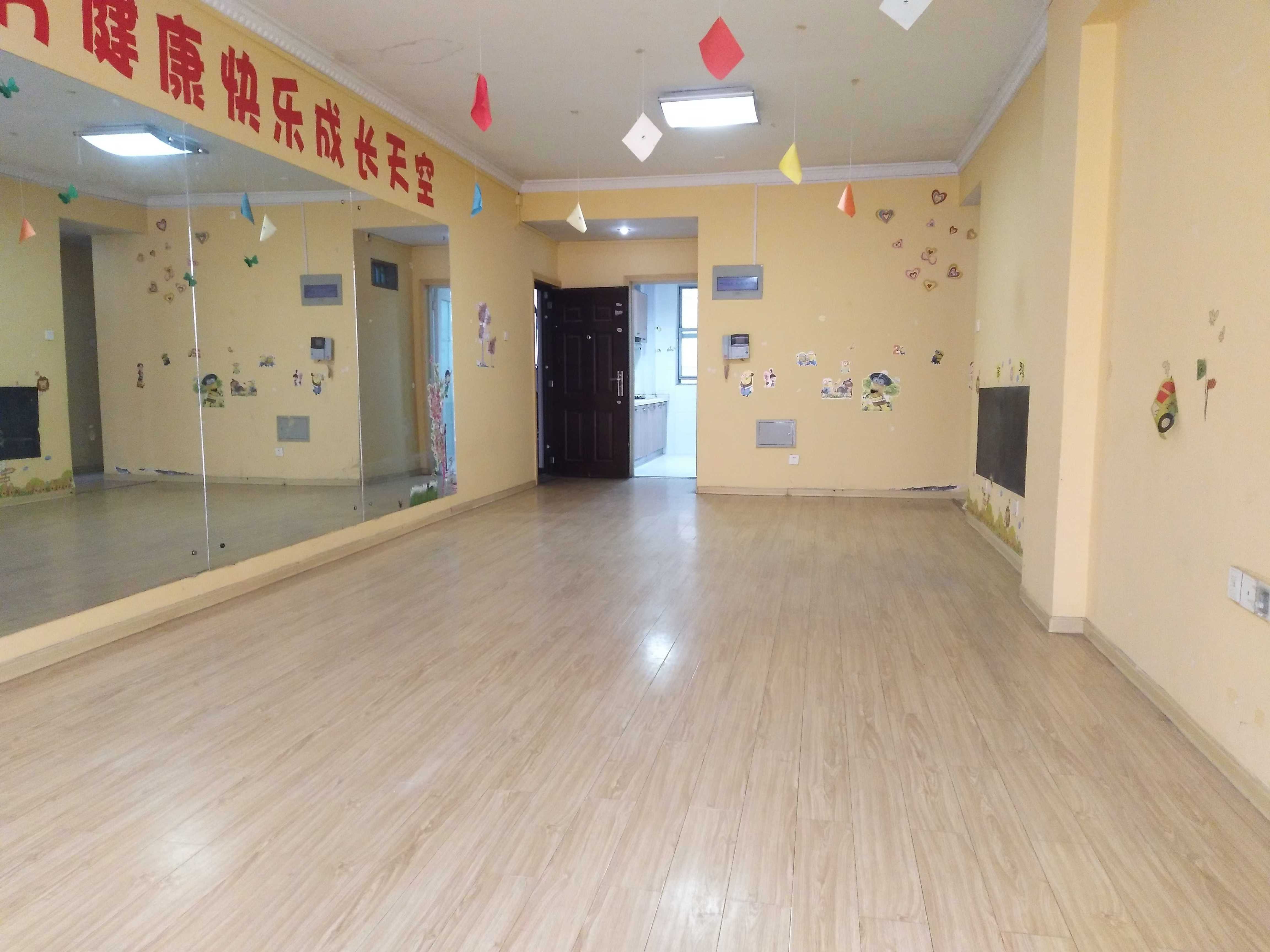 阳光100二期  3室2厅1卫   4000.00元/月室内图