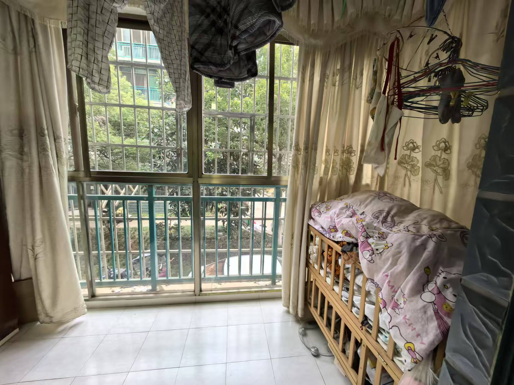 东江丽景 4室2厅2卫 2400.0元/月 东江丽景 4室2厅2卫 2400.0元/月室内图