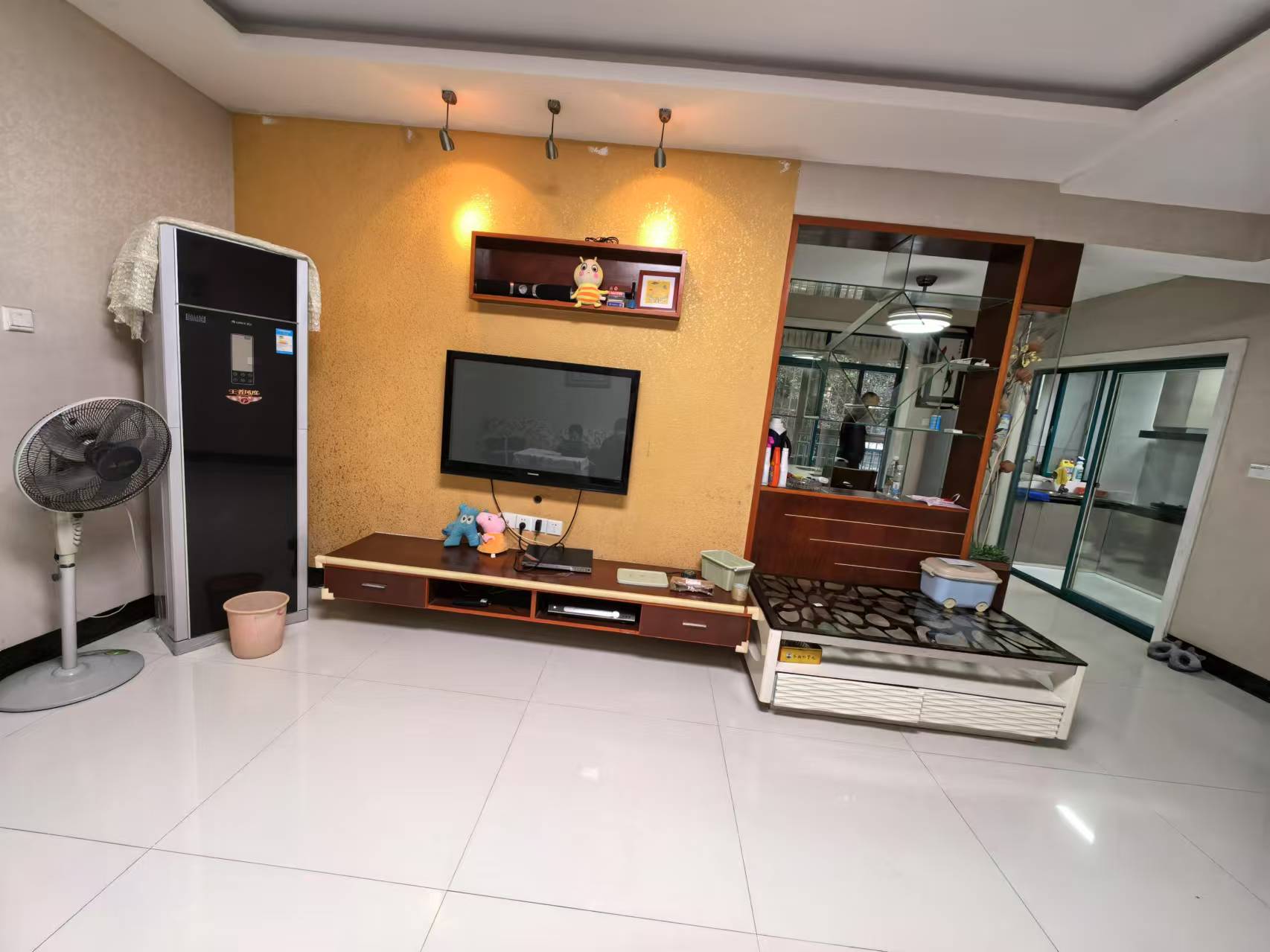 东江丽景 4室2厅2卫 2400.0元/月 东江丽景 4室2厅2卫 2400.0元/月室内图