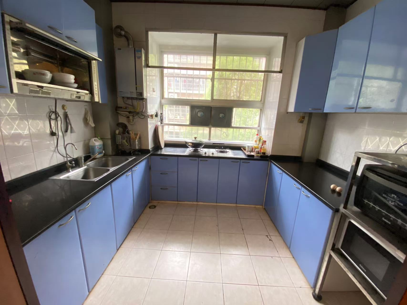 电信小区泰山花园 4室2厅2卫 1500.0元/月 电信小区泰山花园 4室2厅2卫 1500.0元/月室内图