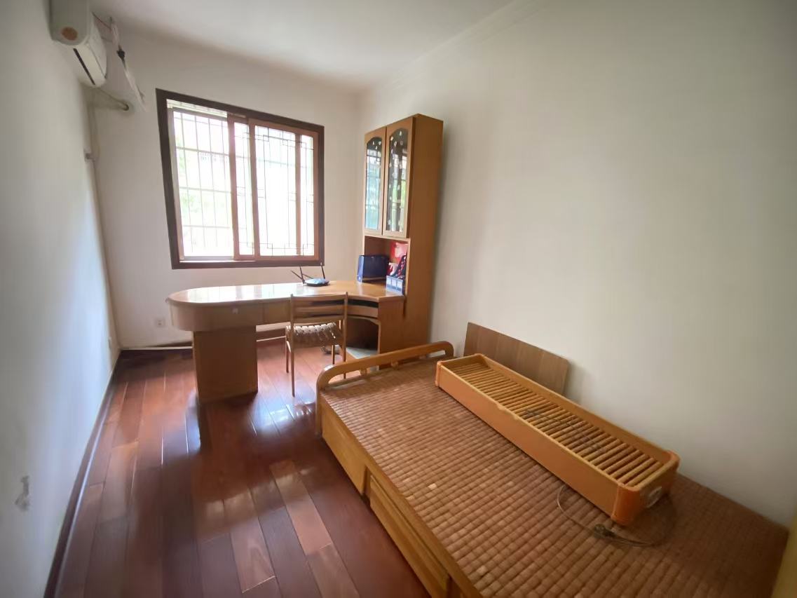 电信小区泰山花园 4室2厅2卫 1500.0元/月 电信小区泰山花园 4室2厅2卫 1500.0元/月室内图