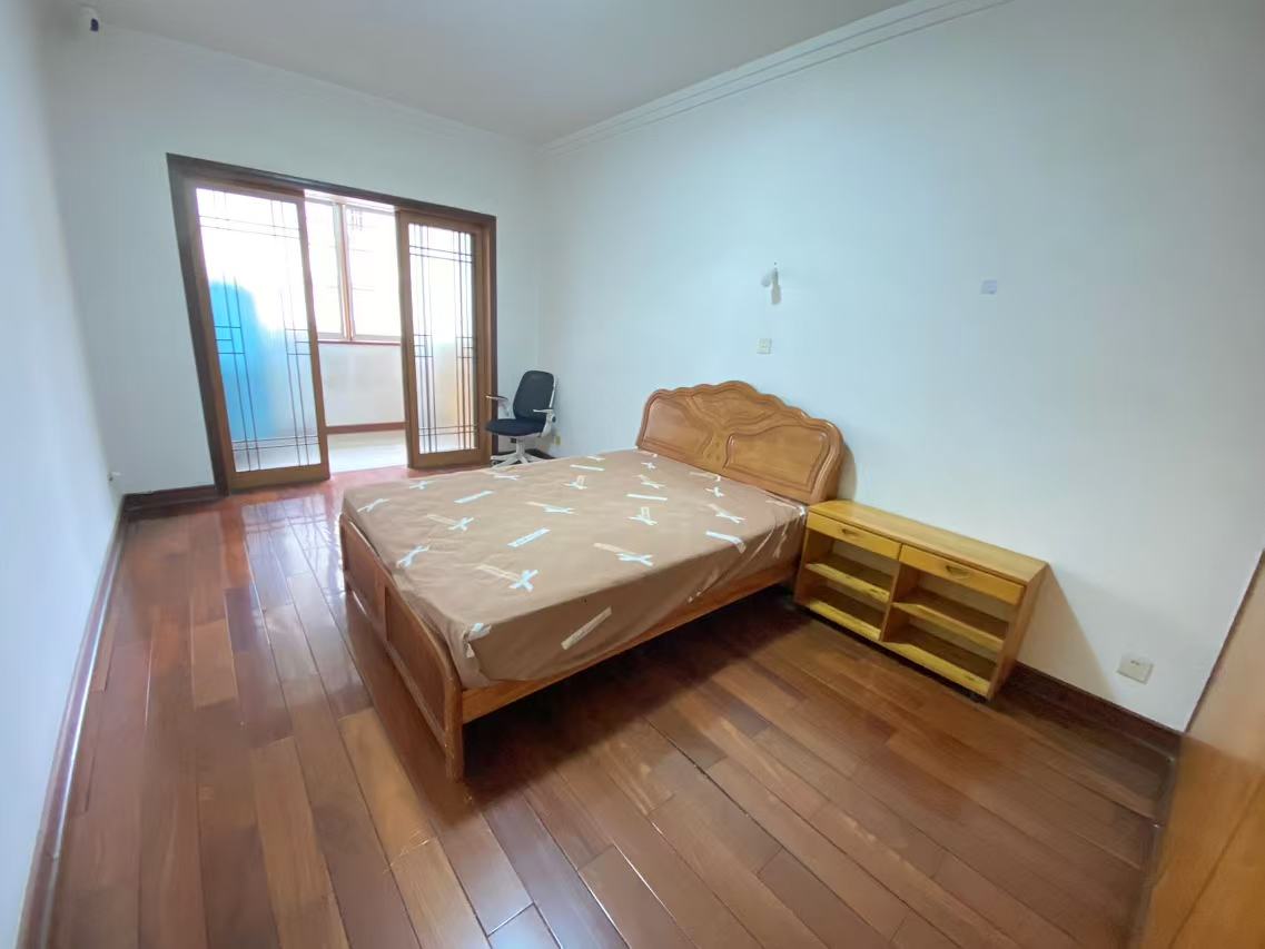 电信小区泰山花园 4室2厅2卫 1500.0元/月 电信小区泰山花园 4室2厅2卫 1500.0元/月室内图