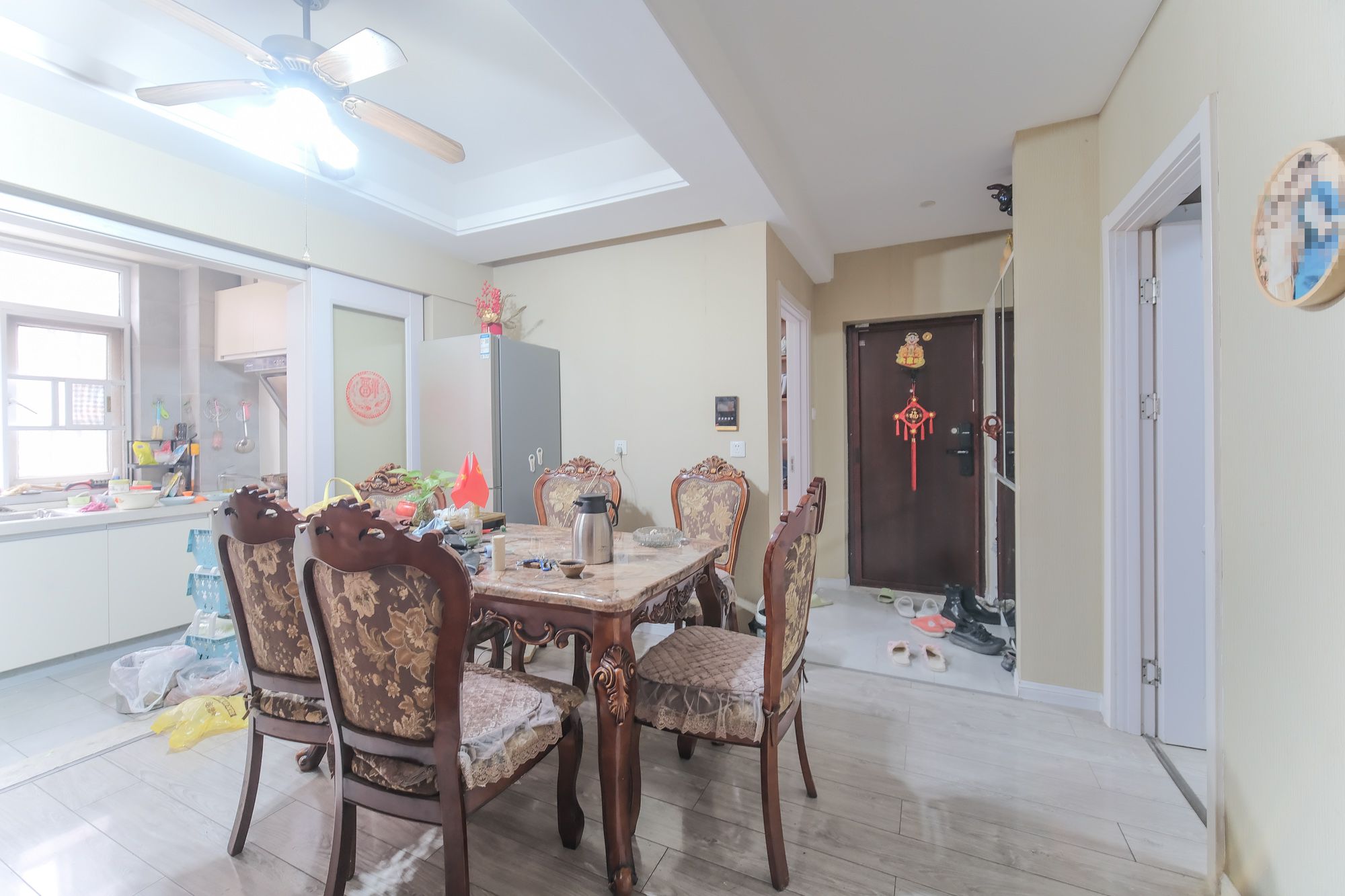 三一街区  3室2厅2卫    78.0万客厅