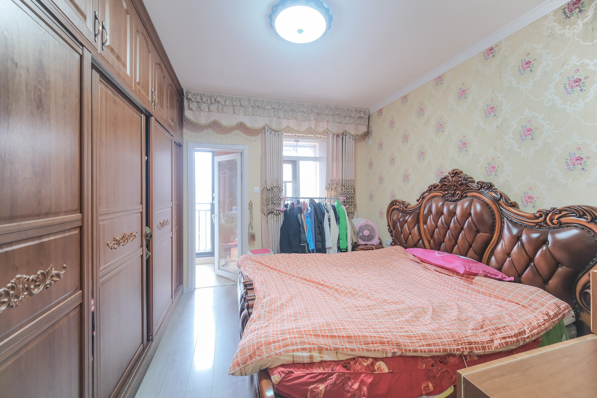 三一街区 3室2厅2卫 78.0万 三一街区 3室2厅2卫 78.0万卧室