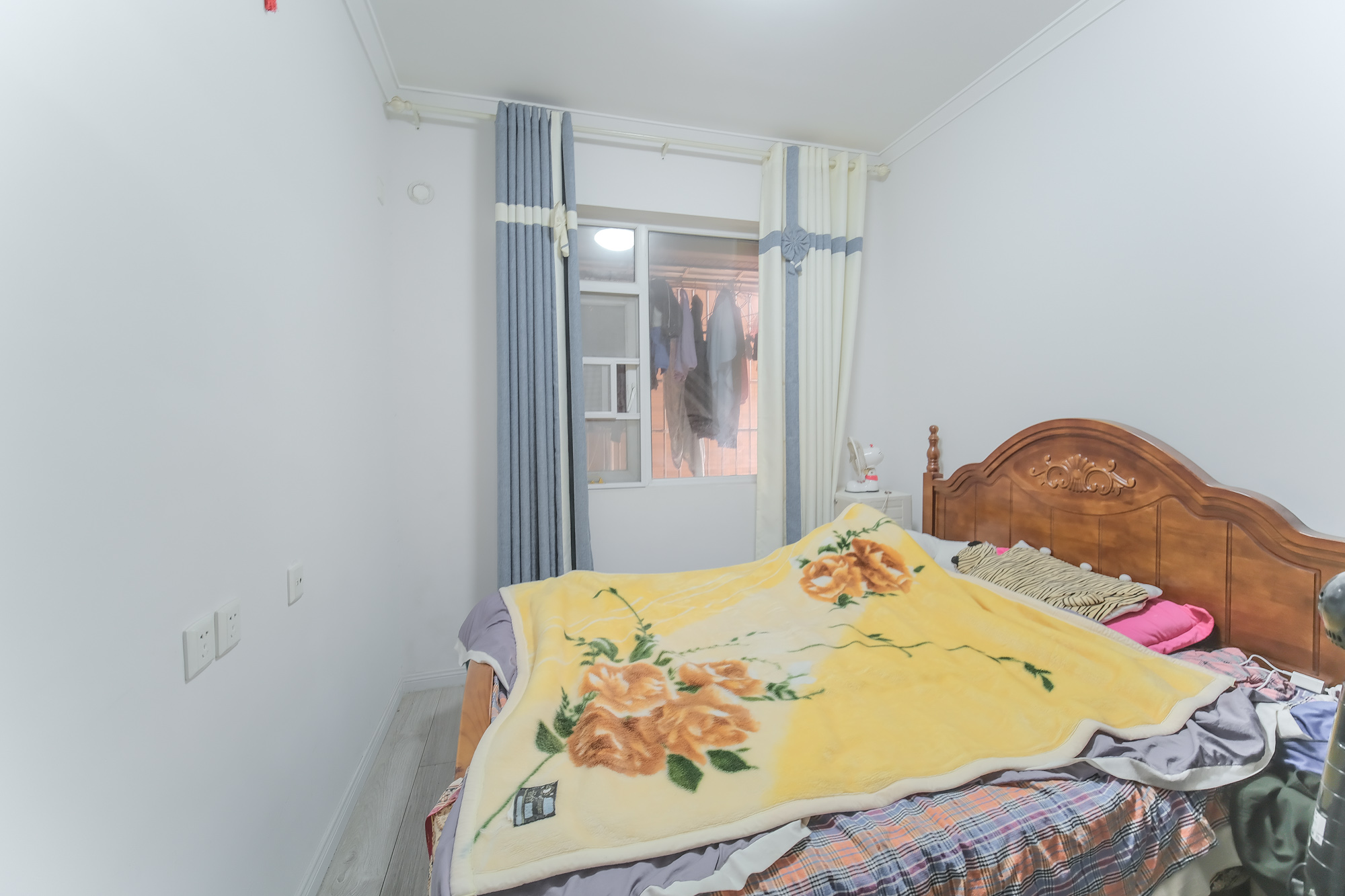 三一街区  3室2厅2卫    78.0万卧室