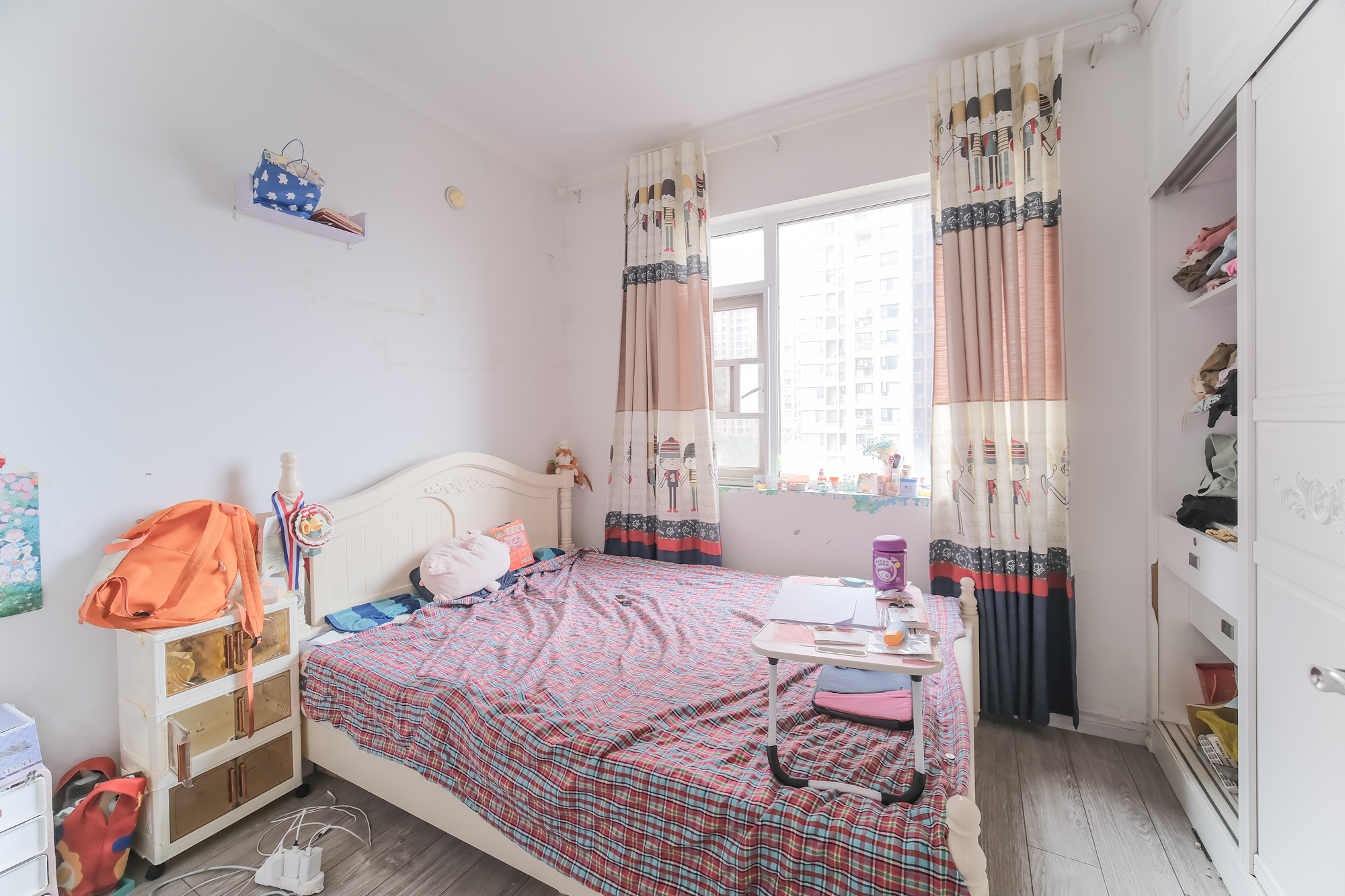 三一街区  3室2厅2卫    78.0万卧室