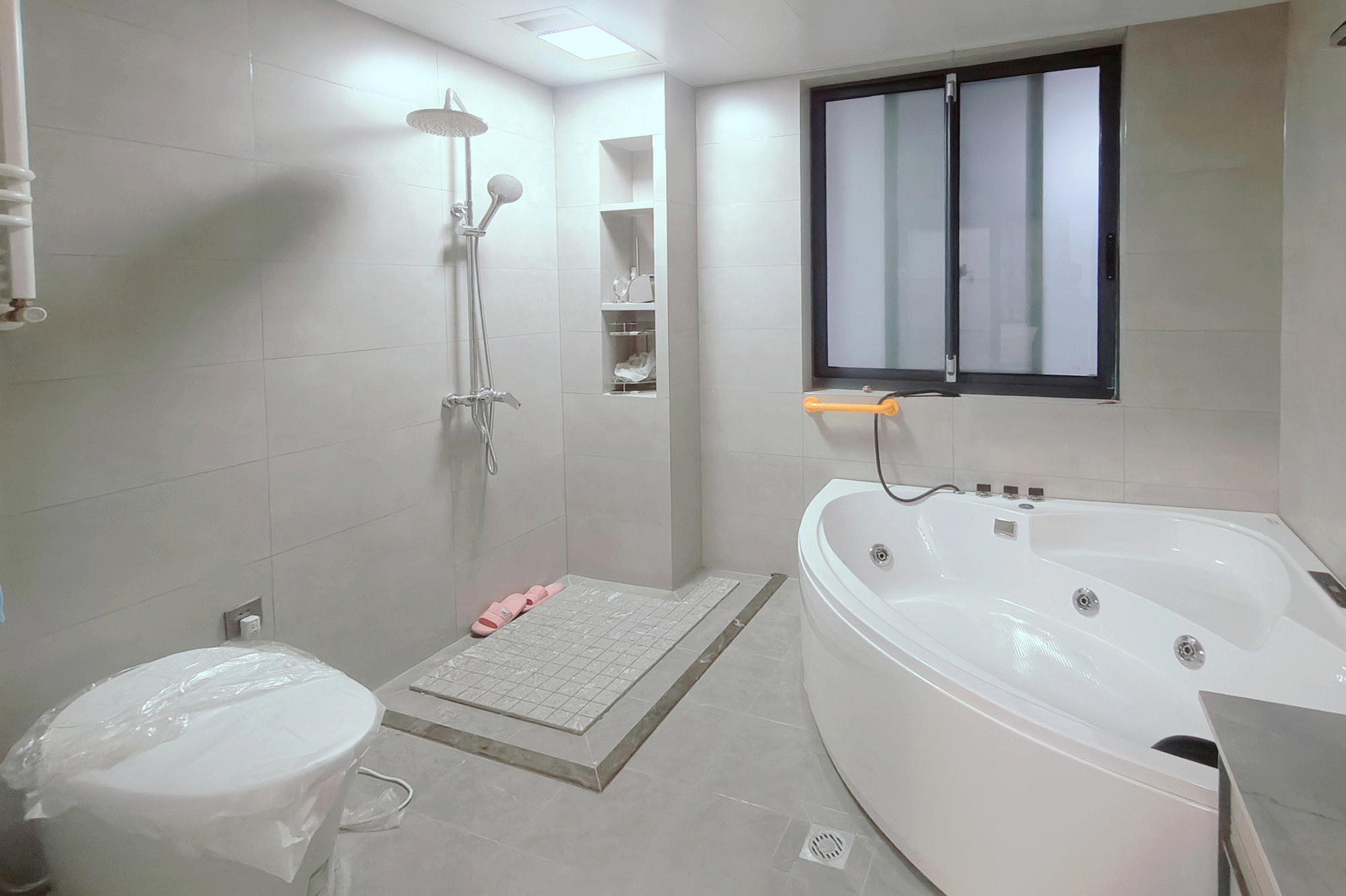 澳海月亮湾 3室2厅1卫 138.0万 澳海月亮湾 3室2厅1卫 138.0万卫生间