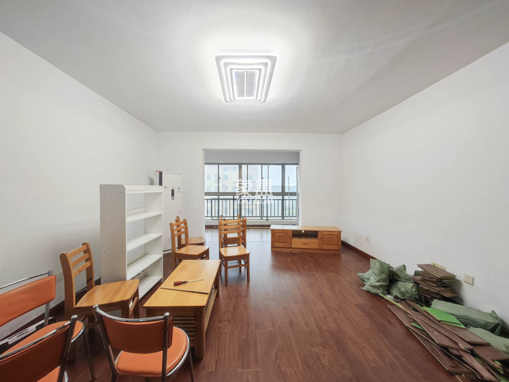 中天瑞景  5室2厅2卫    135.0万