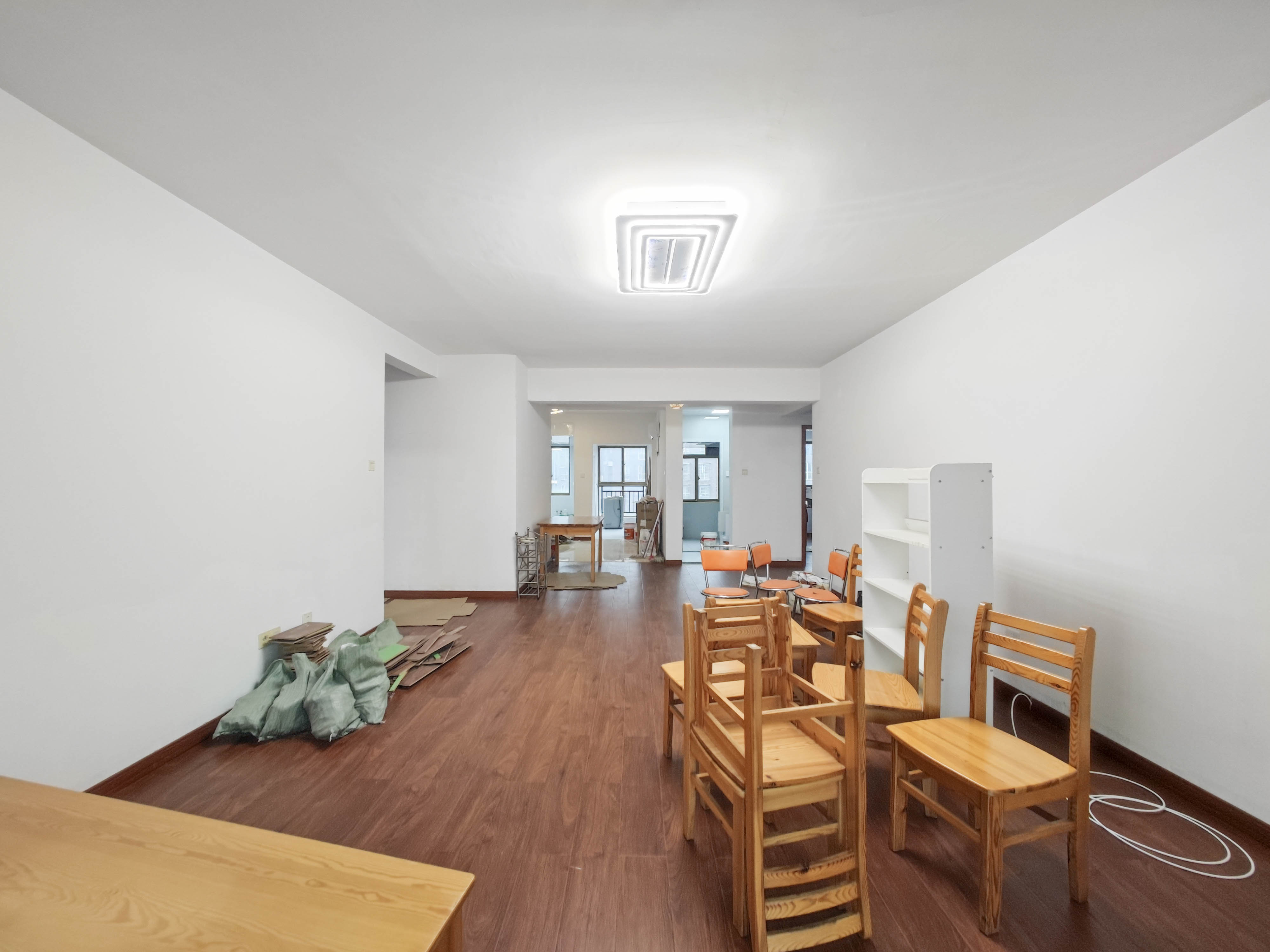 中天瑞景 5室2厅2卫 135.0万 中天瑞景 5室2厅2卫 135.0万客厅