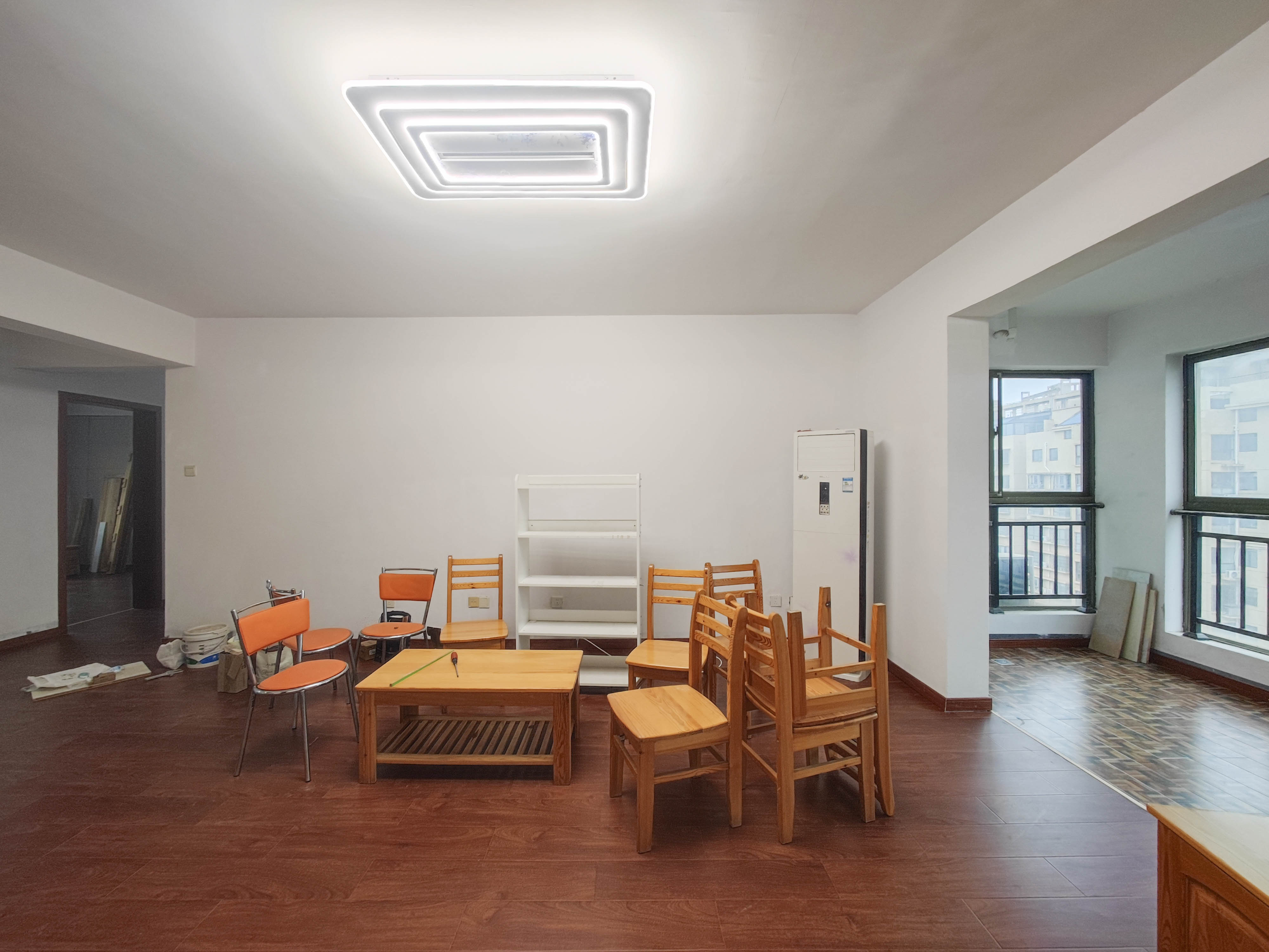 中天瑞景 5室2厅2卫 135.0万 中天瑞景 5室2厅2卫 135.0万客厅