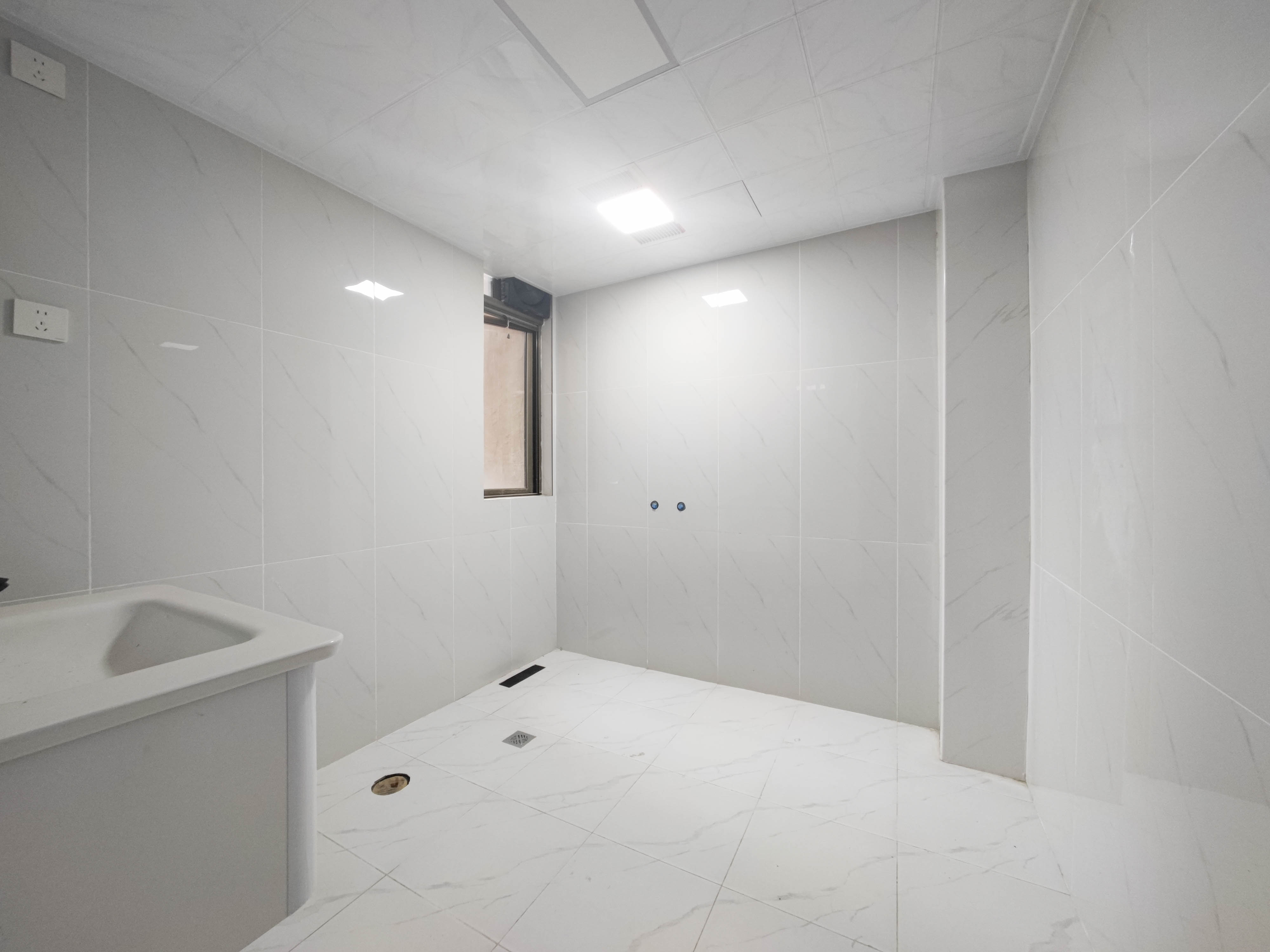 中天瑞景 5室2厅2卫 135.0万 中天瑞景 5室2厅2卫 135.0万卫生间