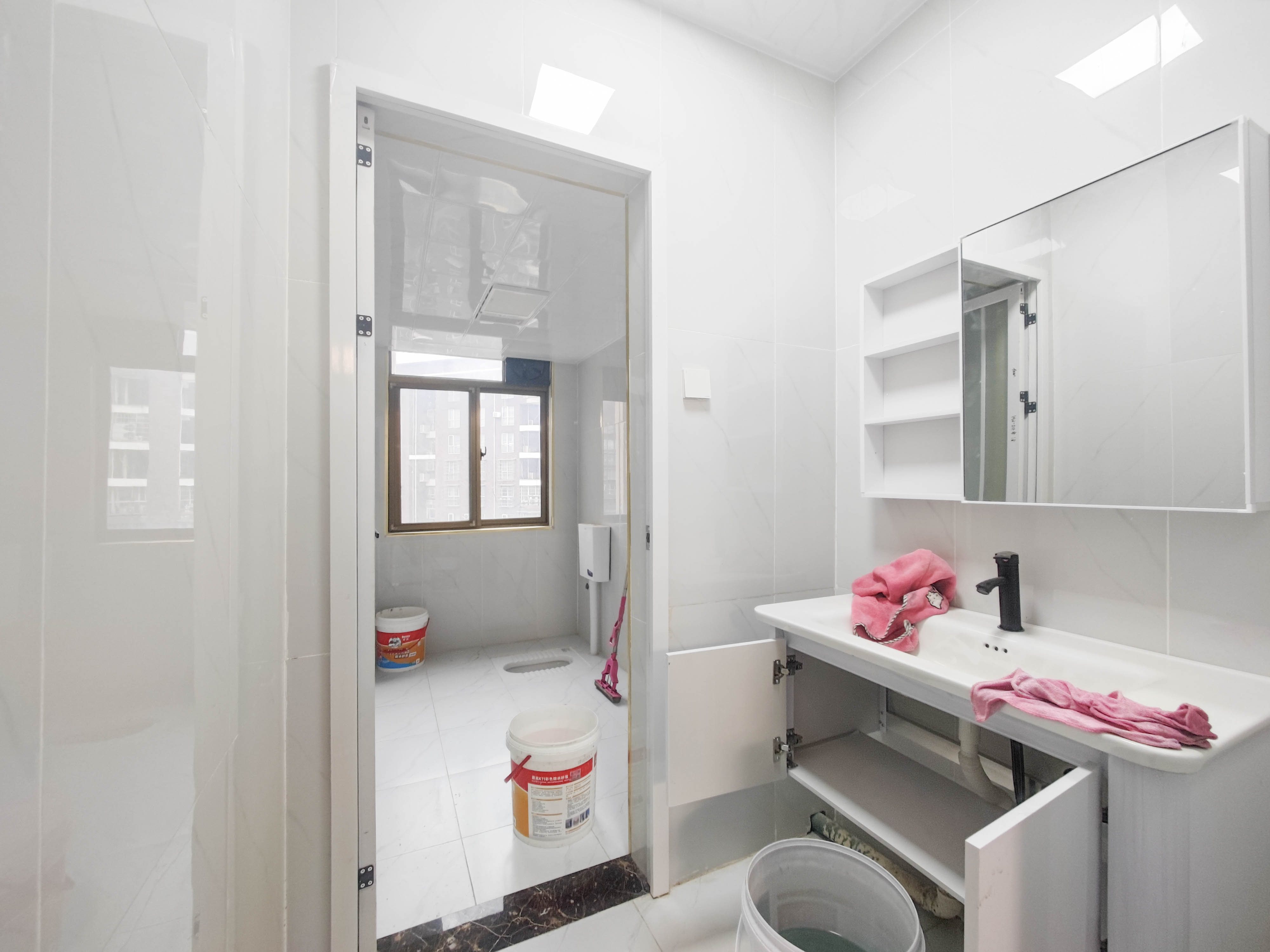 中天瑞景 5室2厅2卫 135.0万 中天瑞景 5室2厅2卫 135.0万卫生间