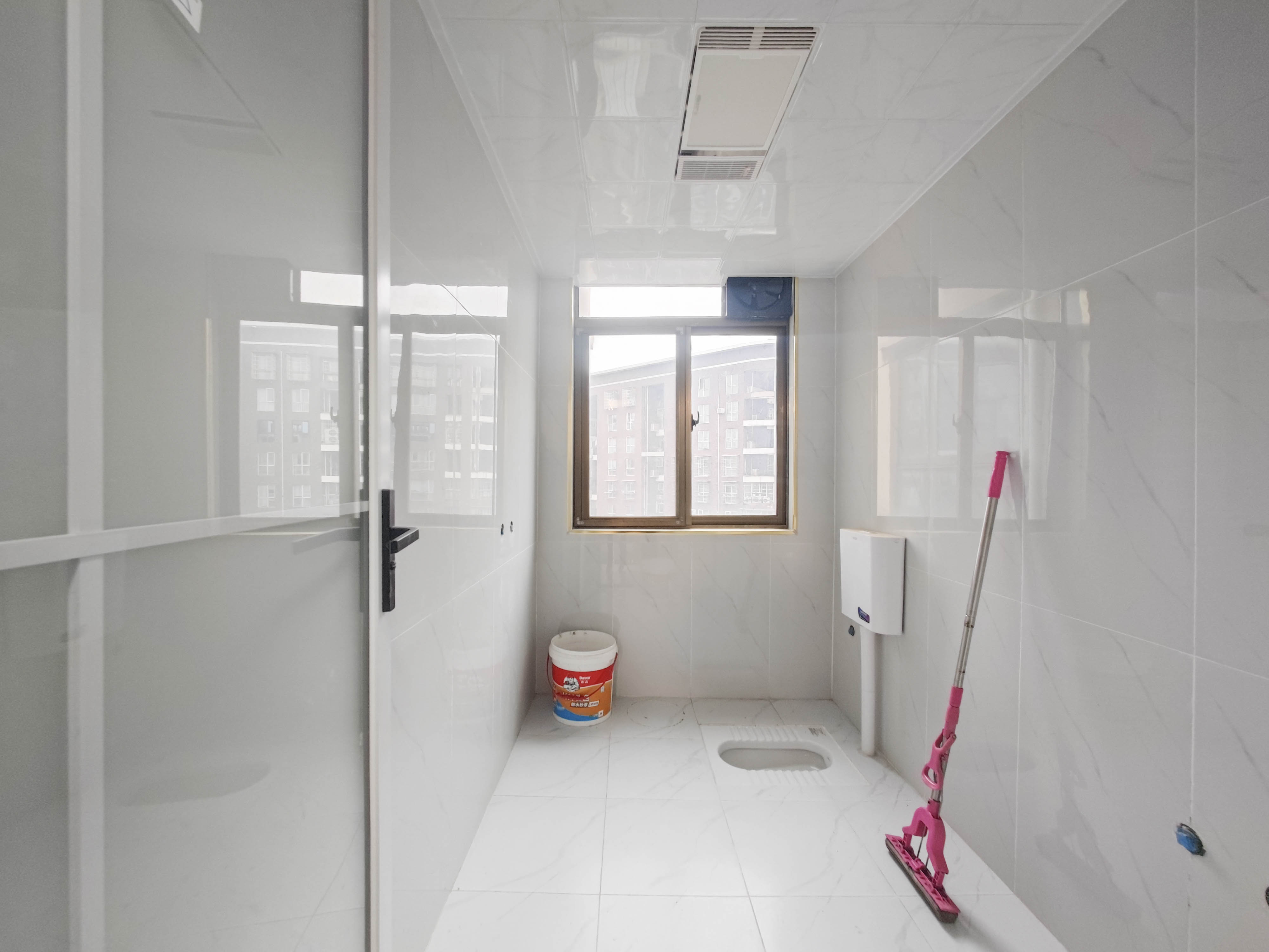 中天瑞景 5室2厅2卫 135.0万 中天瑞景 5室2厅2卫 135.0万卫生间