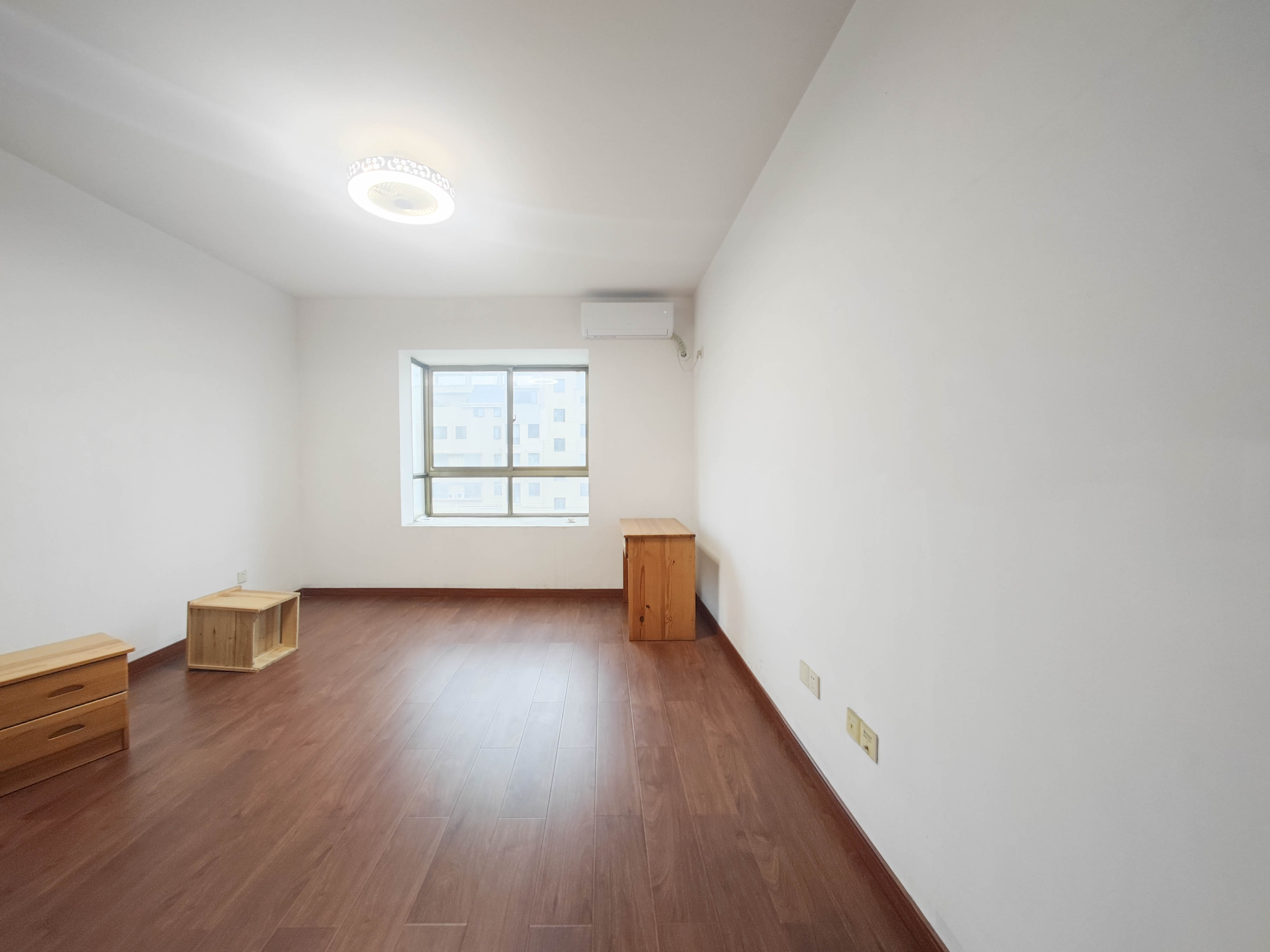 中天瑞景 5室2厅2卫 135.0万 中天瑞景 5室2厅2卫 135.0万卧室