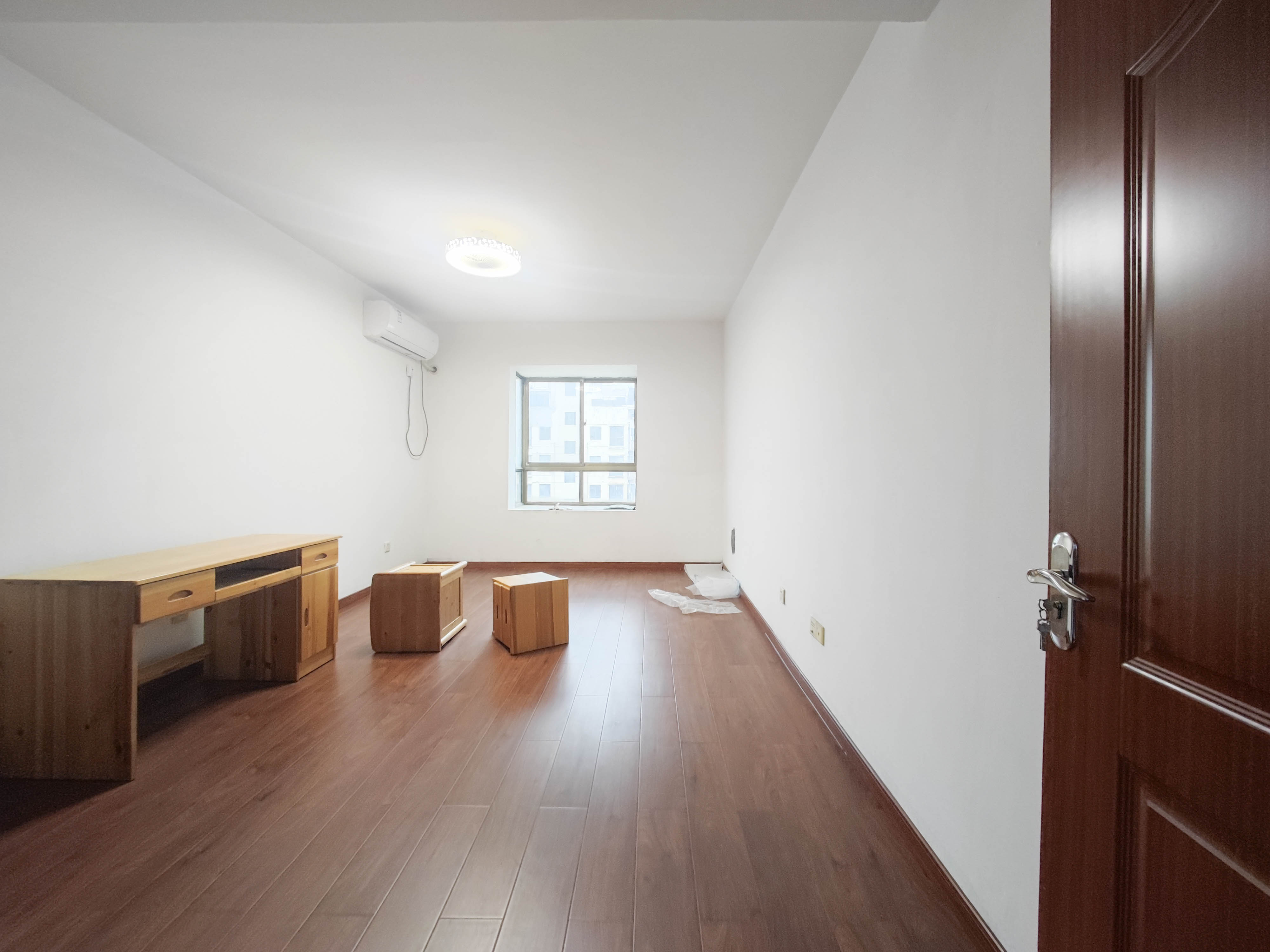 中天瑞景 5室2厅2卫 135.0万 中天瑞景 5室2厅2卫 135.0万卧室