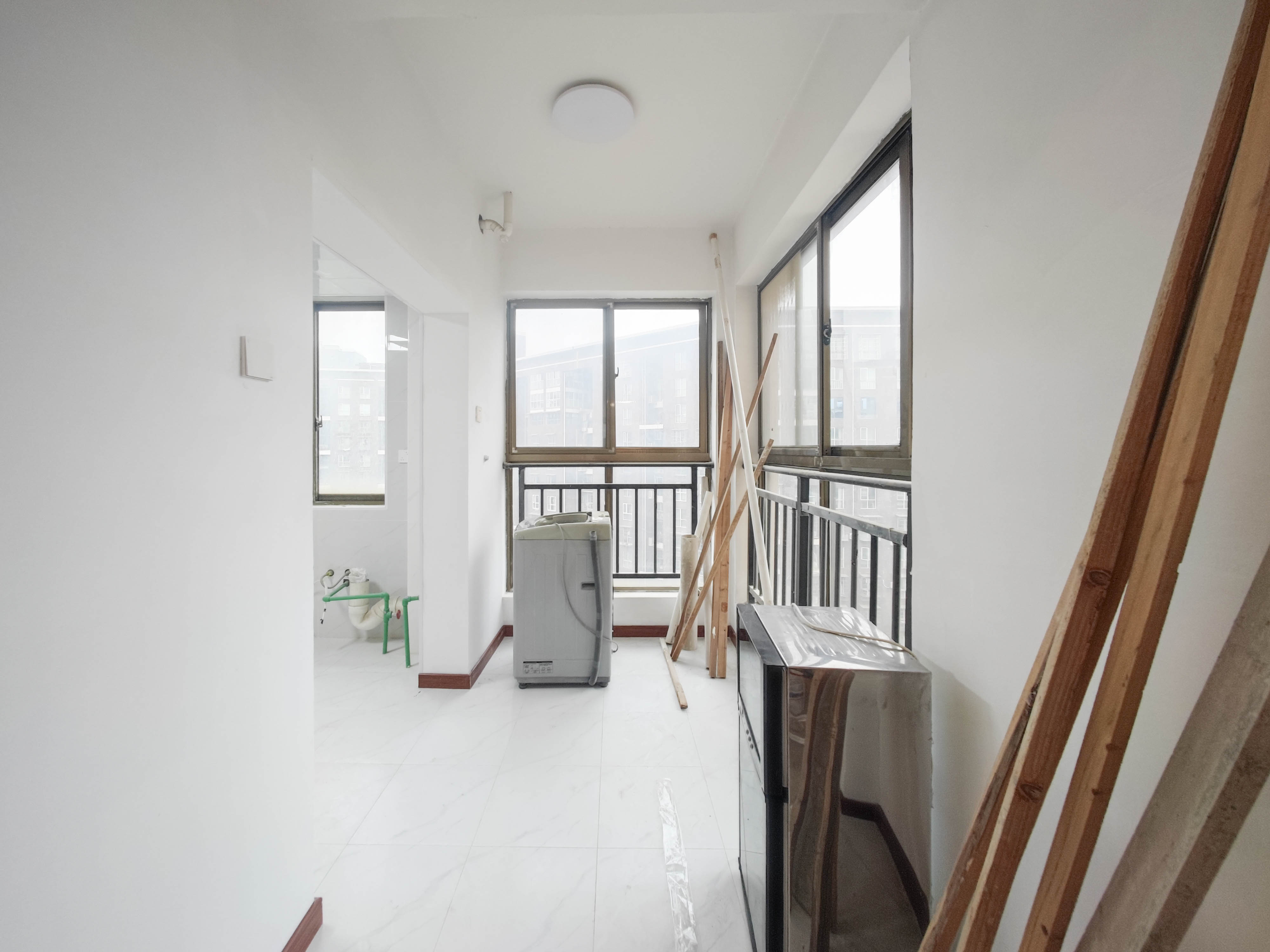 中天瑞景 5室2厅2卫 135.0万 中天瑞景 5室2厅2卫 135.0万阳台