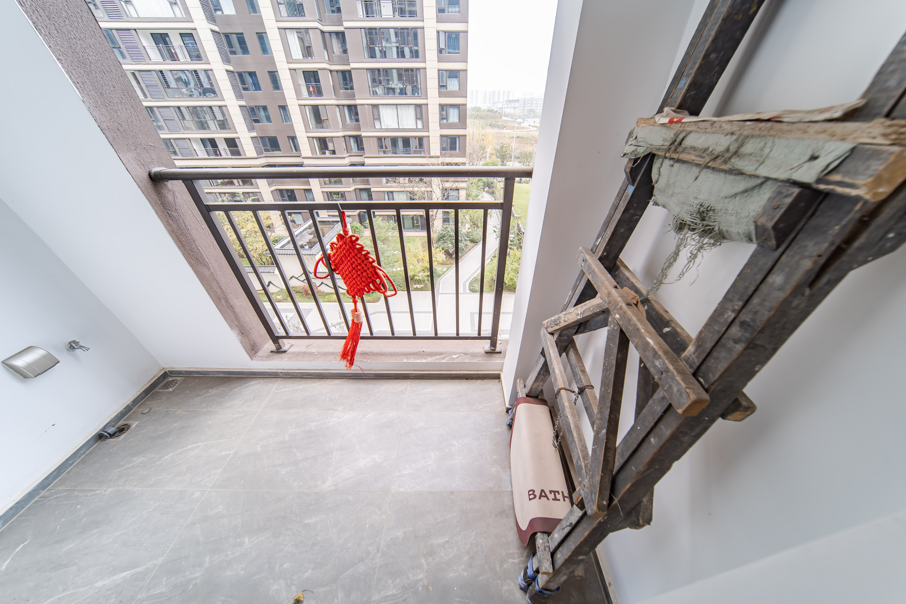 建发电建江山悦  3室2厅2卫   132.00万阳台