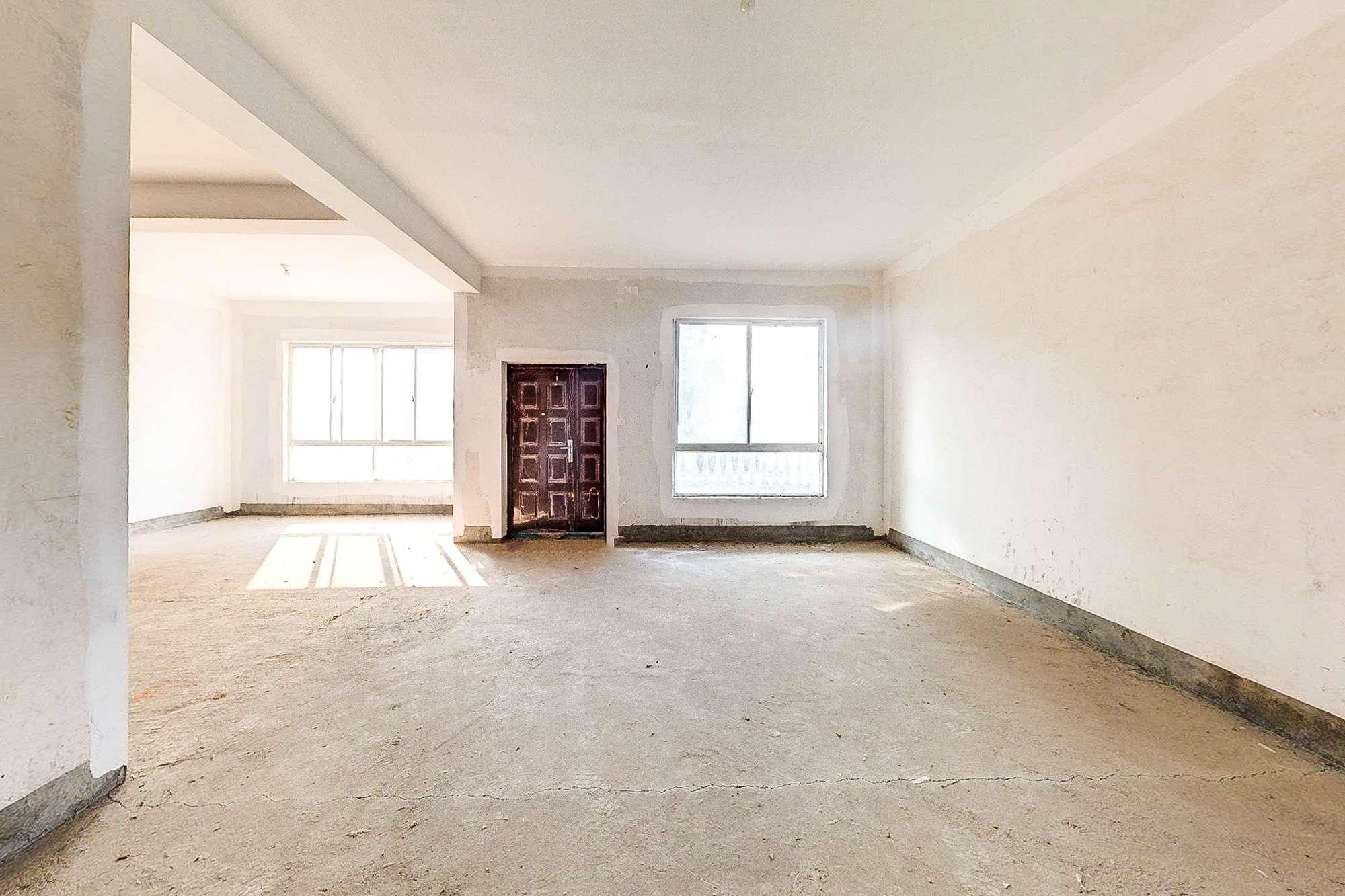 银宏小区 6室2厅5卫 328.0万 银宏小区 6室2厅5卫 328.0万客厅