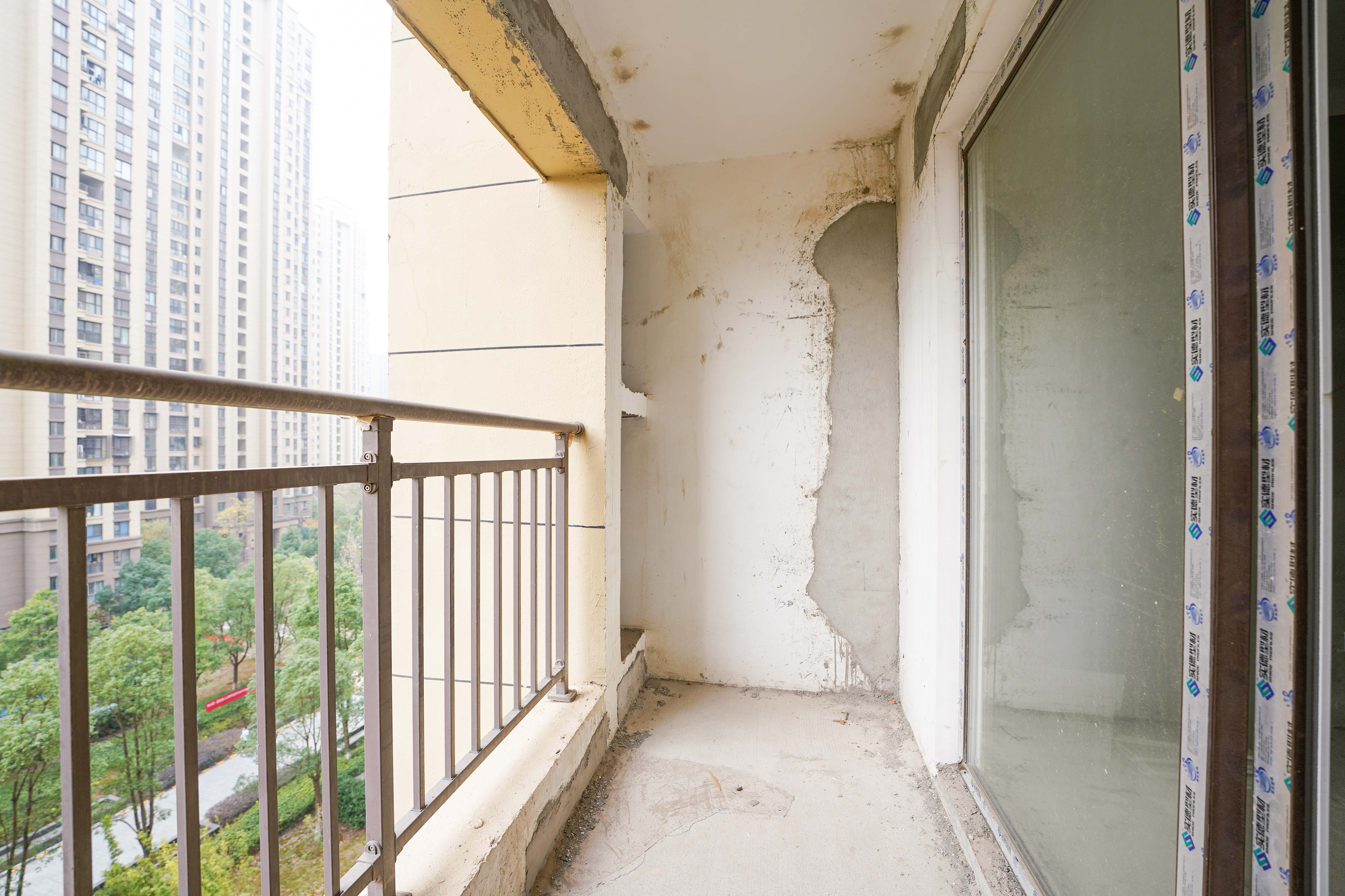 绿地新都会  3室2厅2卫   70.00万其他