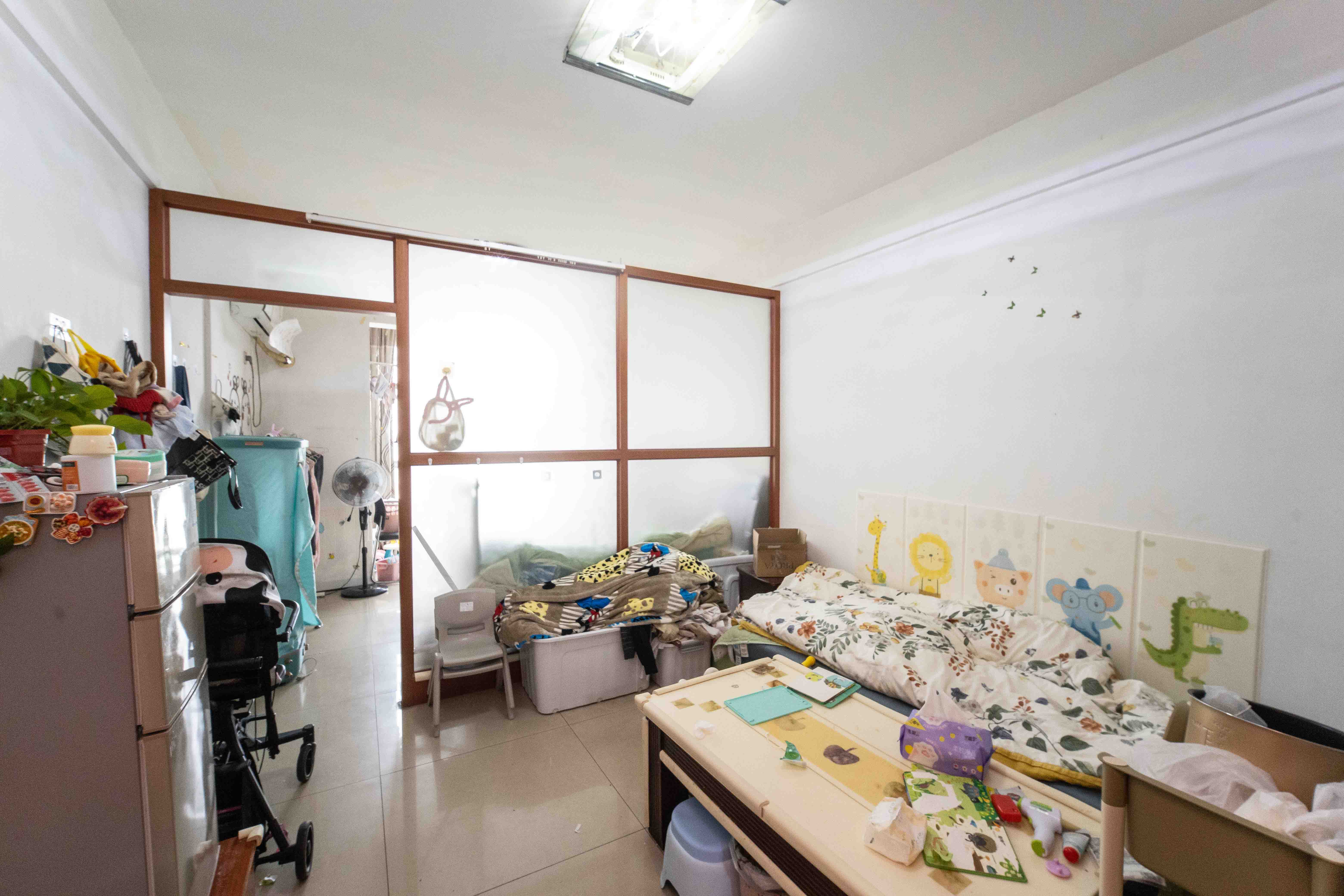 上河国际A座  1室1厅1卫   33.00万客厅