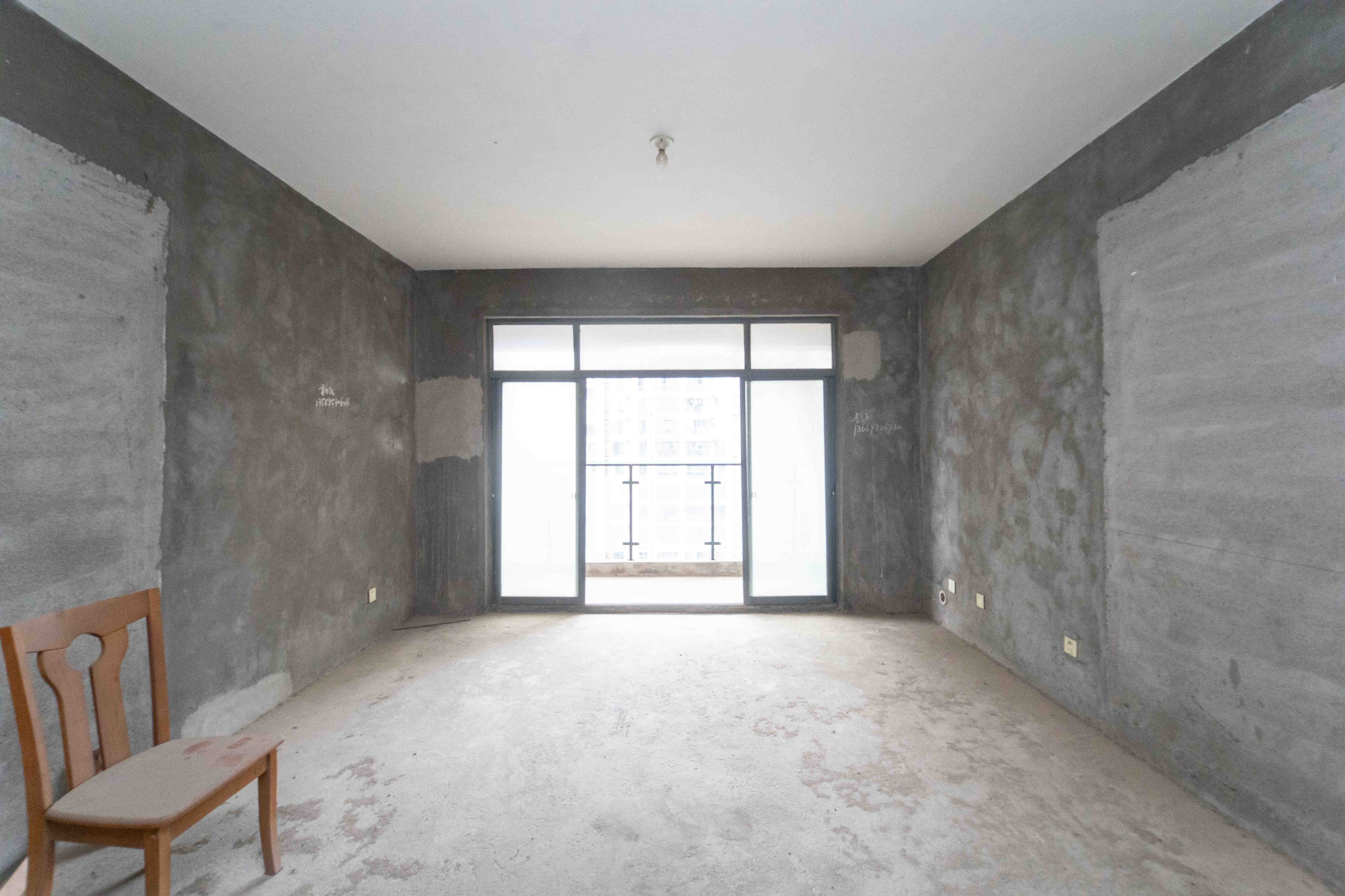 江河双水湾 4室2厅2卫 114.8万 江河双水湾 4室2厅2卫 114.8万客厅