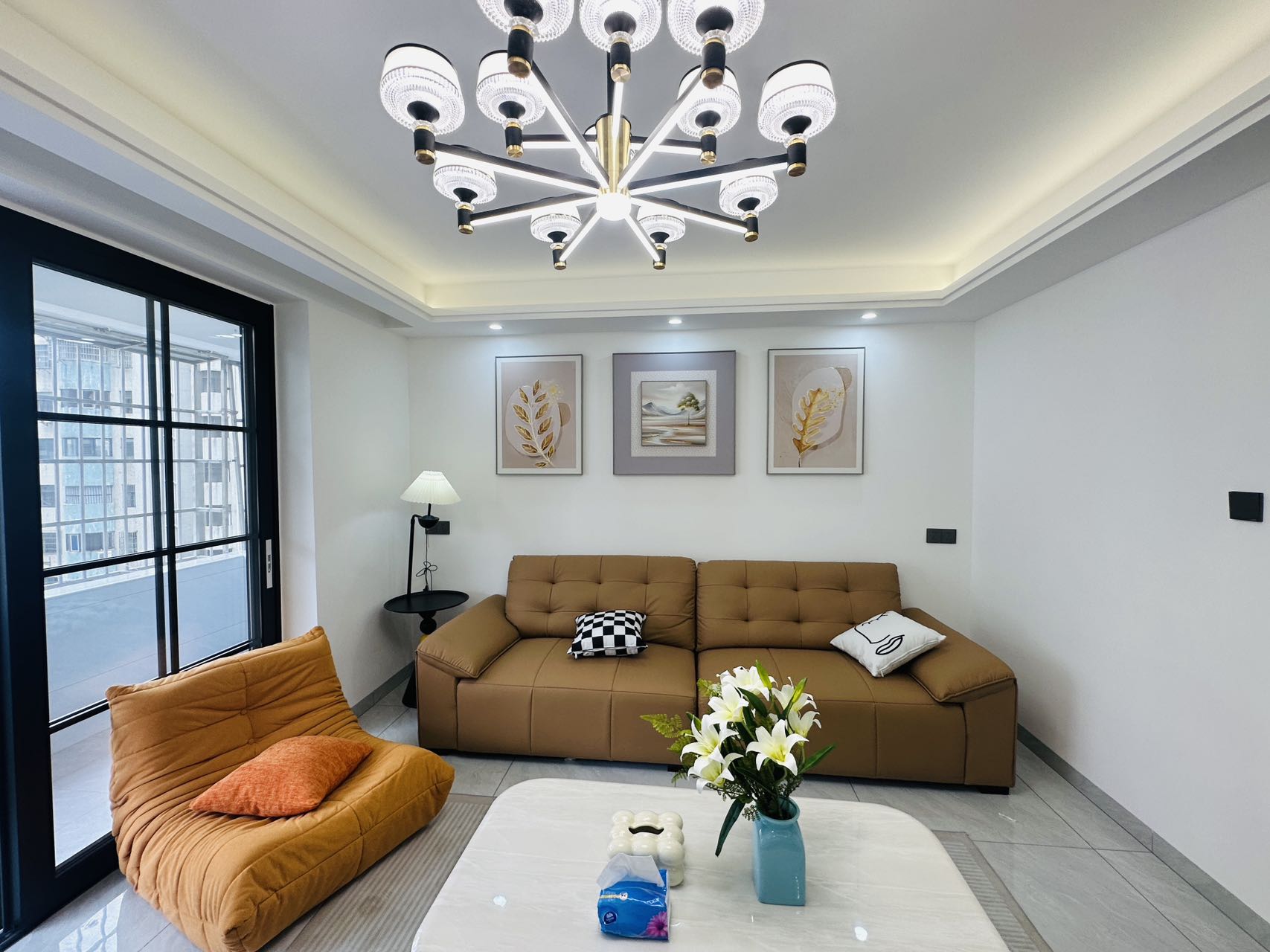 金钟大厦 3室2厅1卫 118.0万 金钟大厦 3室2厅1卫 118.0万客厅