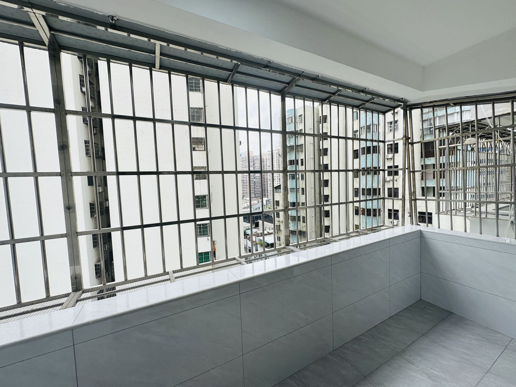 金钟大厦 3室2厅1卫 118.0万 金钟大厦 3室2厅1卫 118.0万阳台