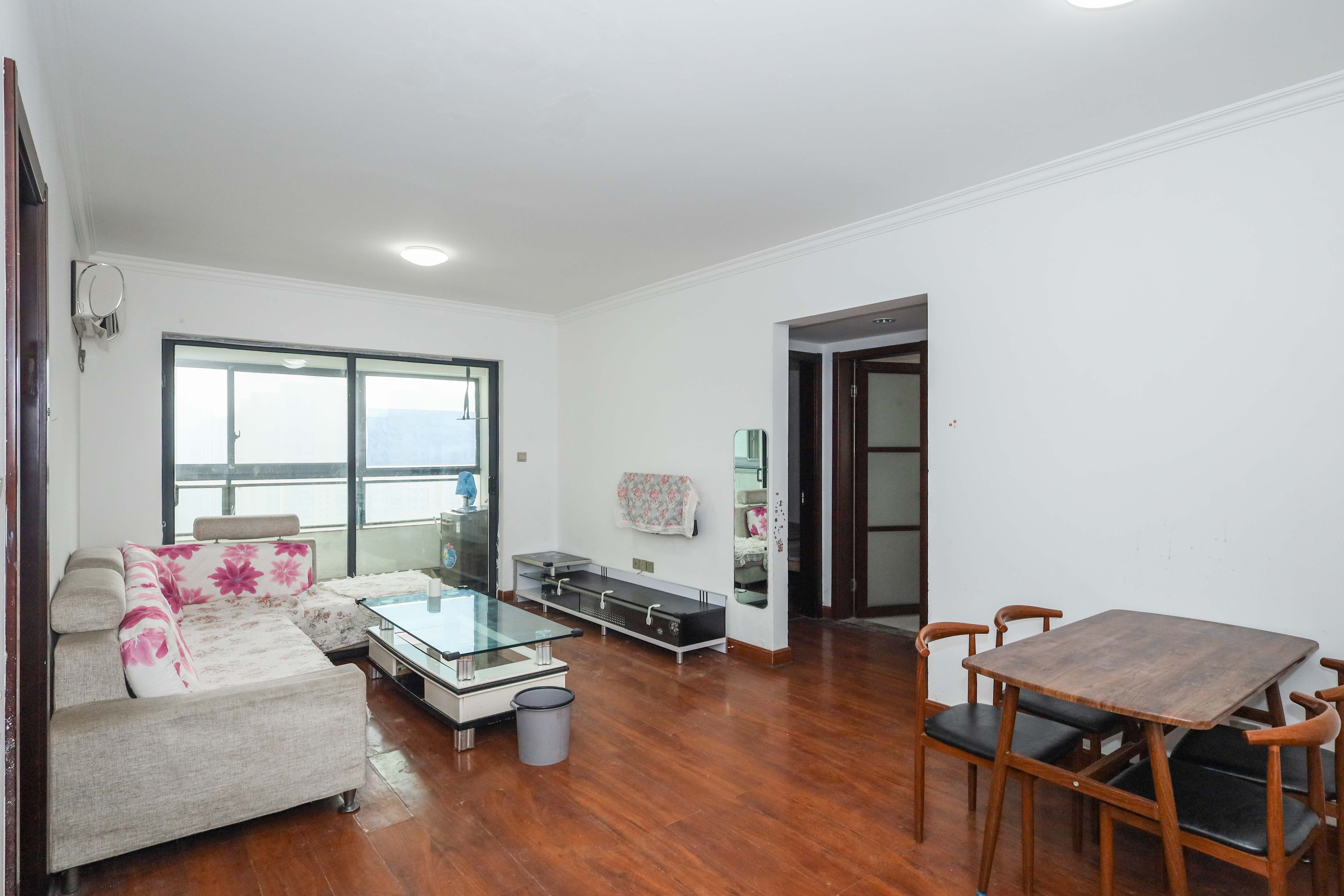 好莱城(弘德西街) 2室2厅1卫 55.0万 好莱城(弘德西街) 2室2厅1卫 55.0万客厅