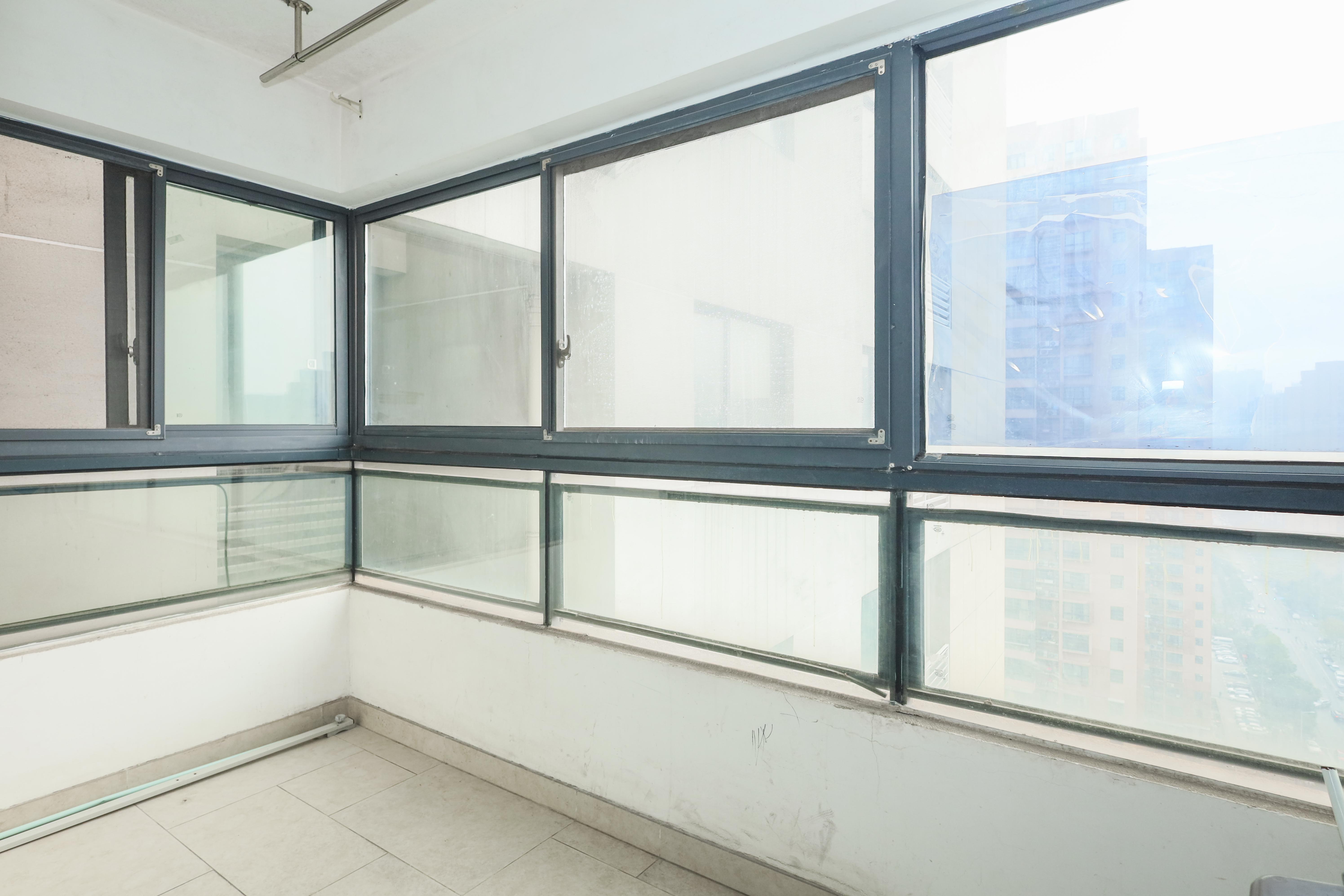 好莱城(弘德西街) 2室2厅1卫 55.0万 好莱城(弘德西街) 2室2厅1卫 55.0万阳台