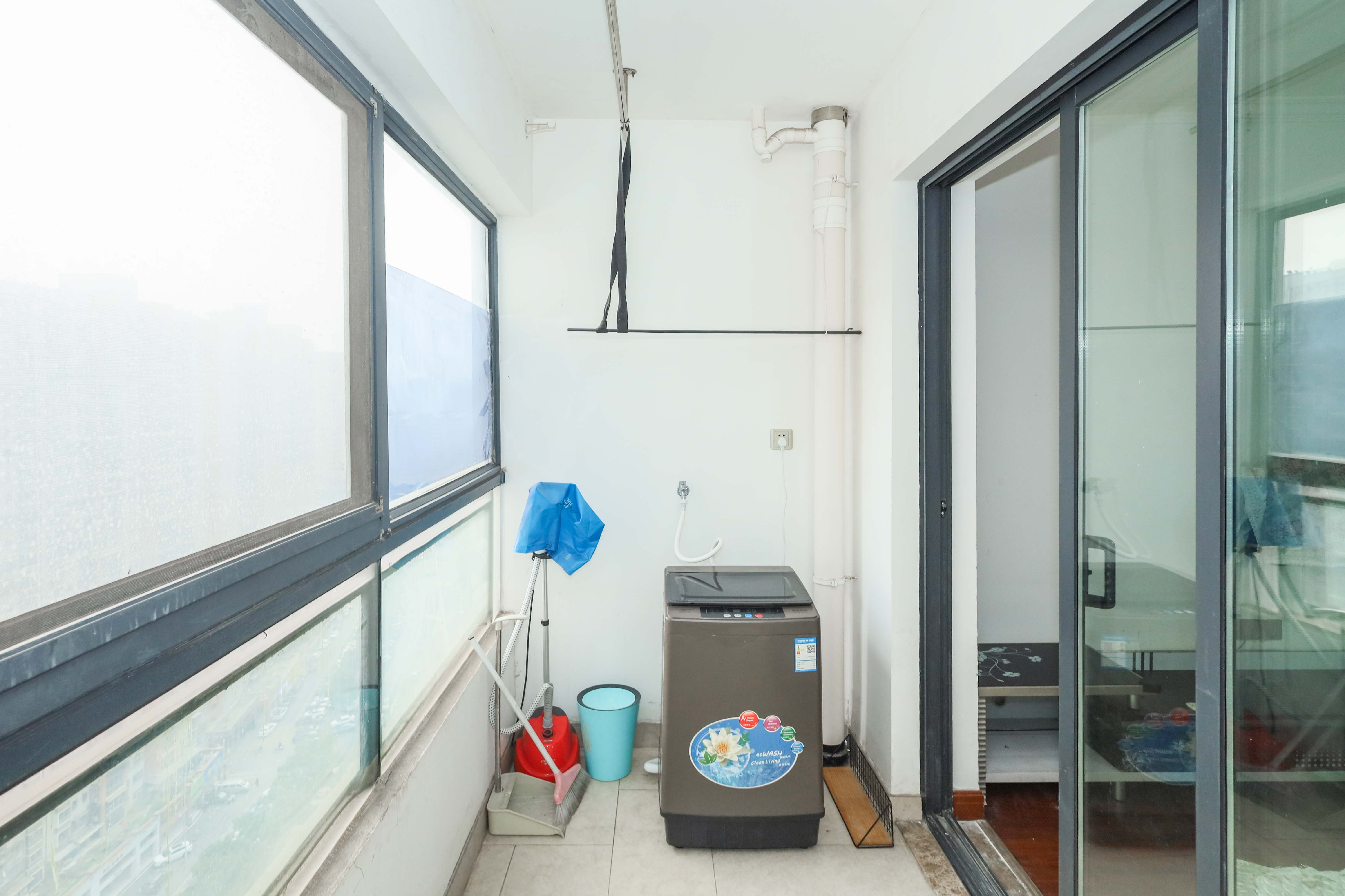 好莱城(弘德西街) 2室2厅1卫 55.0万 好莱城(弘德西街) 2室2厅1卫 55.0万阳台