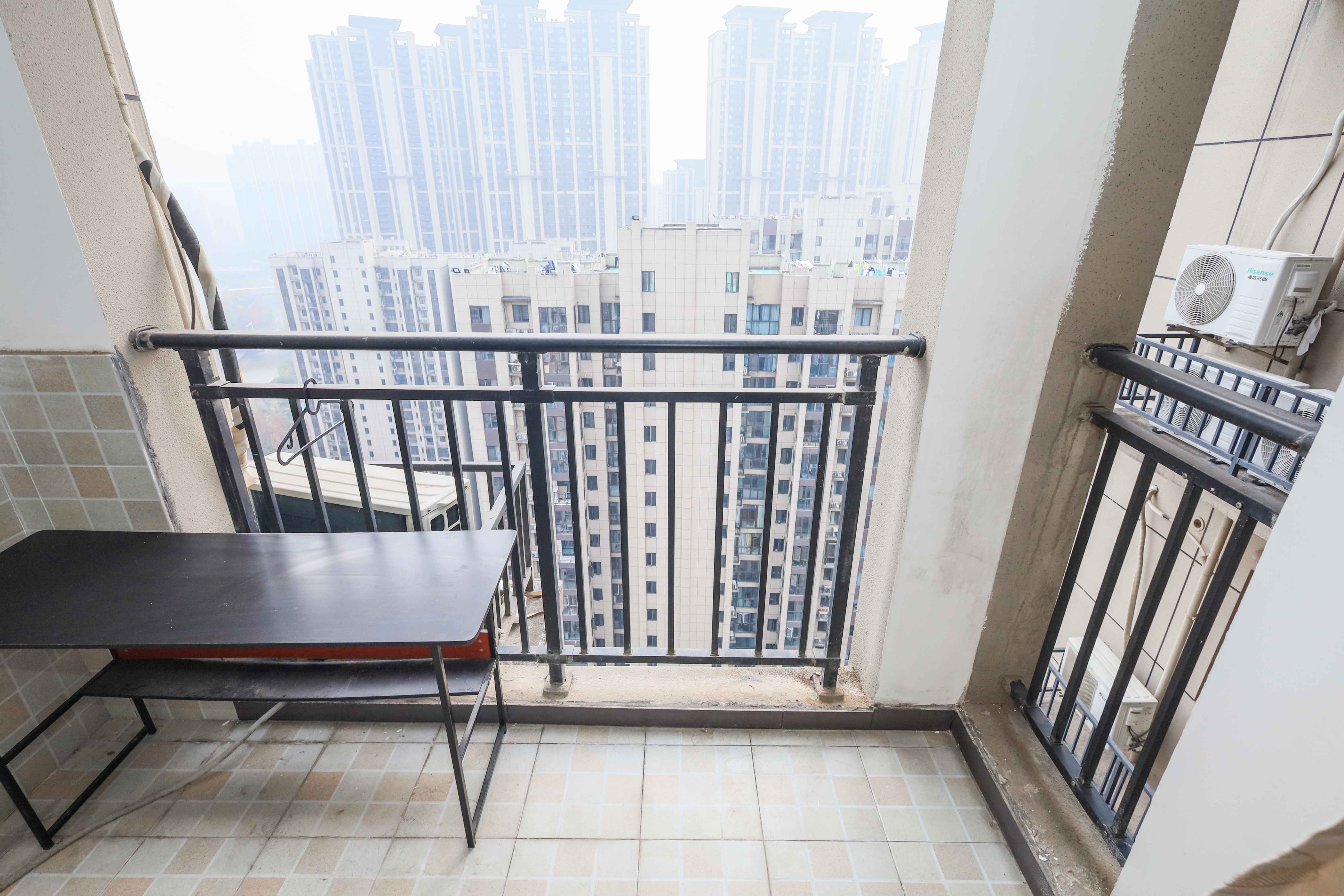 中国铁建梅溪青秀二期  4室2厅2卫   160.00万阳台